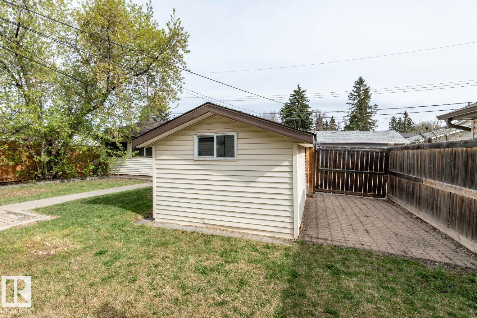 Photo 38 at 10812 52 Avenue NW, Pleasantview, Edmonton