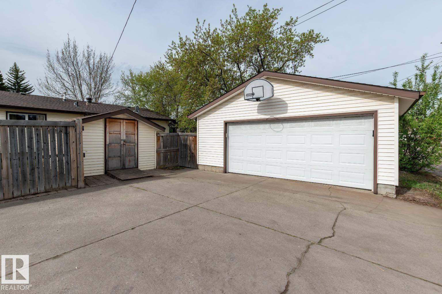 Photo 40 at 10812 52 Avenue NW, Pleasantview, Edmonton
