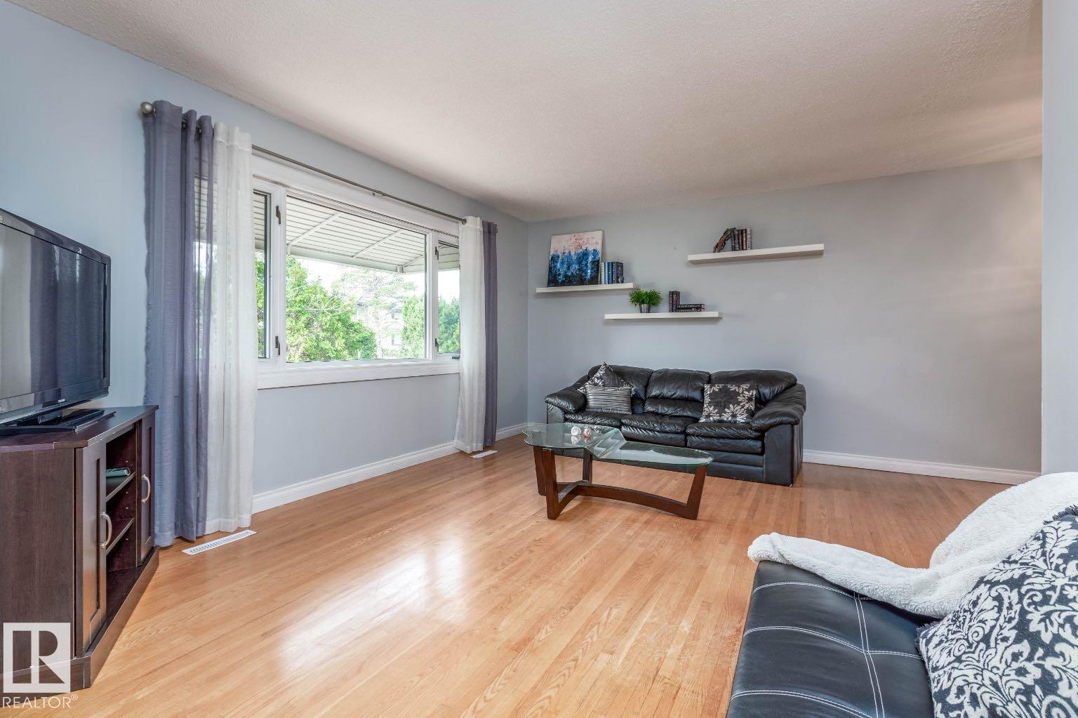 10812 52 Avenue NW, Pleasantview, Edmonton
