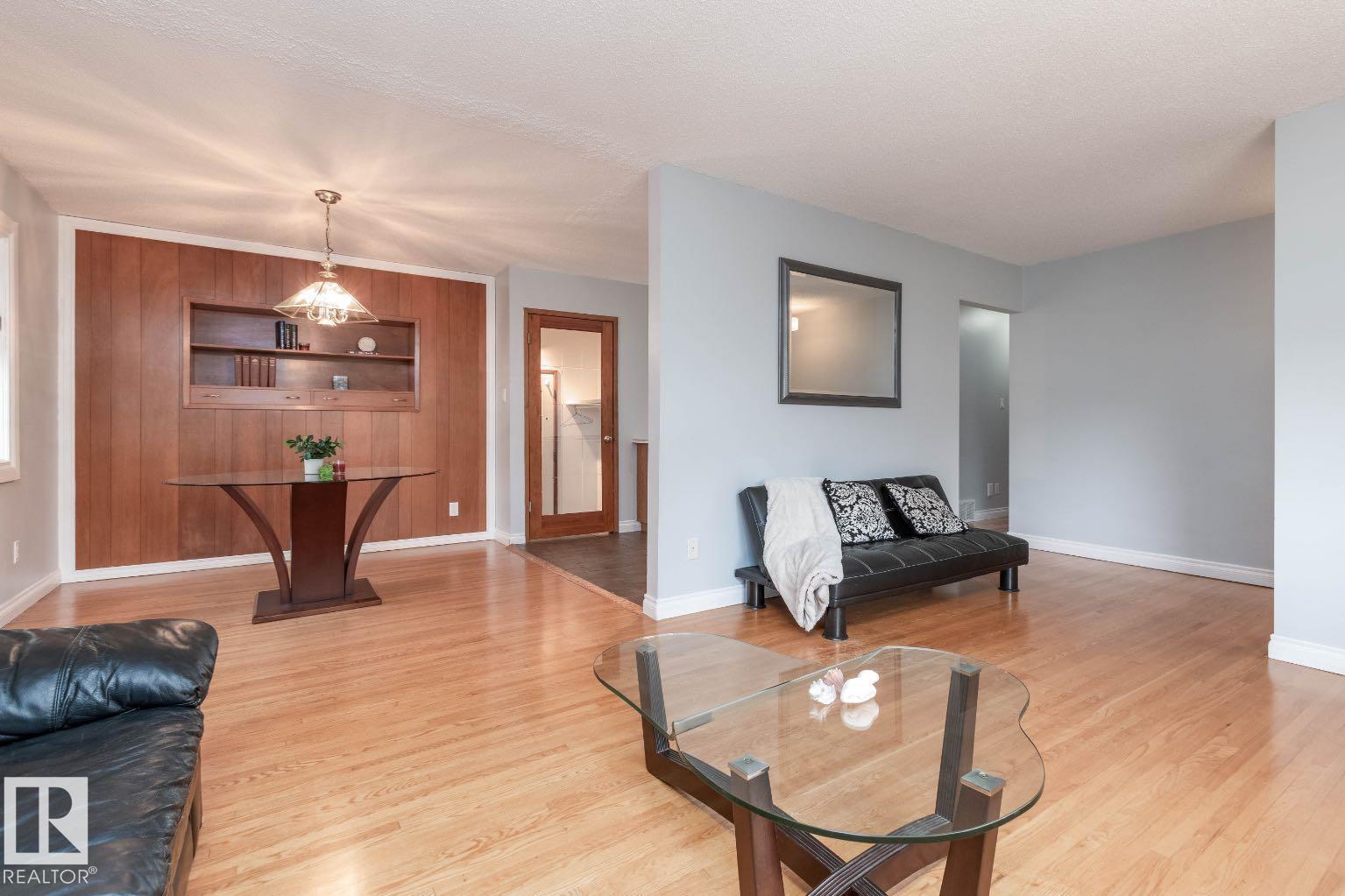 Photo 7 at 10812 52 Avenue NW, Pleasantview, Edmonton
