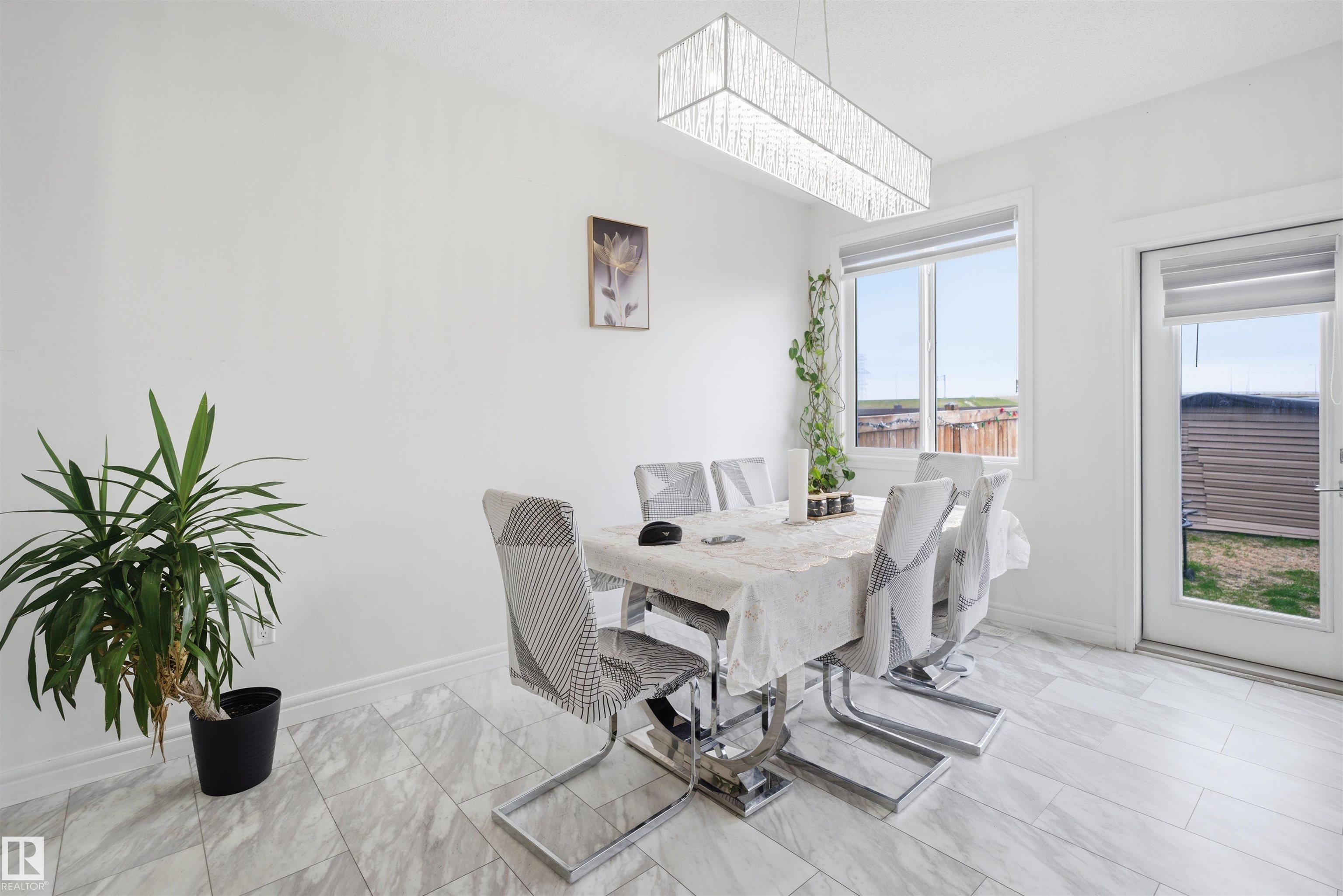 https://zimg.paragon.ice.com/ParagonImages/Property/PM/RAE/225400984/13/0/0/d646c1fa1833d16af7b35f1eaad50db6/1/06d1abd31aece18091ff931d9ed82f64/225400984-0b5f5f22-db23-415b-a2ab-18d0c681ce4f.JPG