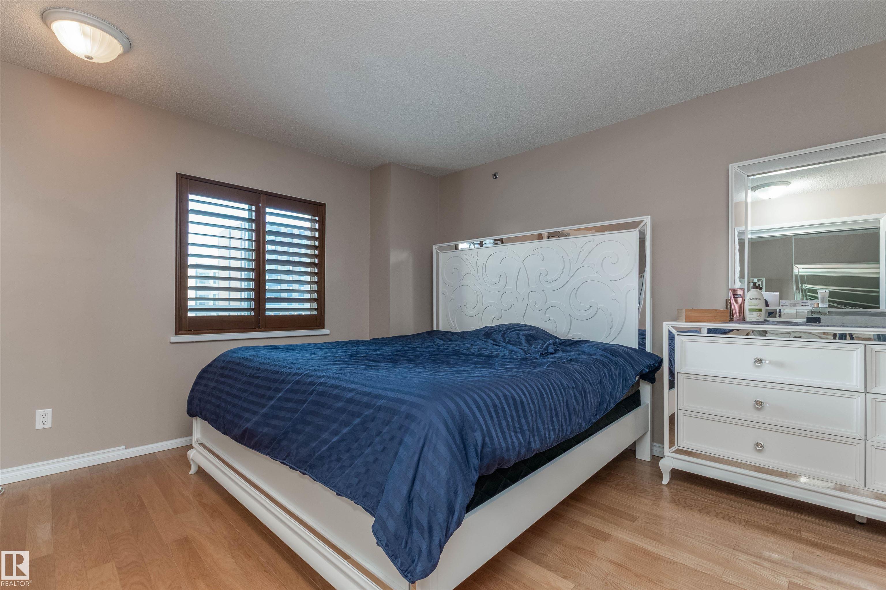 https://zimg.paragon.ice.com/ParagonImages/Property/PM/RAE/225400993/21/0/0/1c34fe6c66da540082291eceb76ed092/1/09d42d883c1813e6176a694a125695d8/225400993-CD1E28BA-7C12-43B4-ADCE-5C9B2AF790C8.JPG