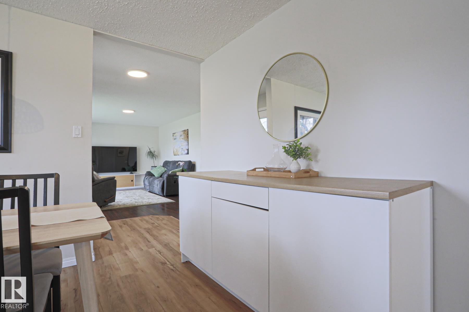 Photo 7 at 9523 151 Street NW, West Jasper Place, Edmonton