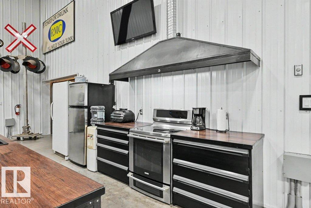 Photo 33 at 49543 Rge Rd 225, None, Rural Leduc County