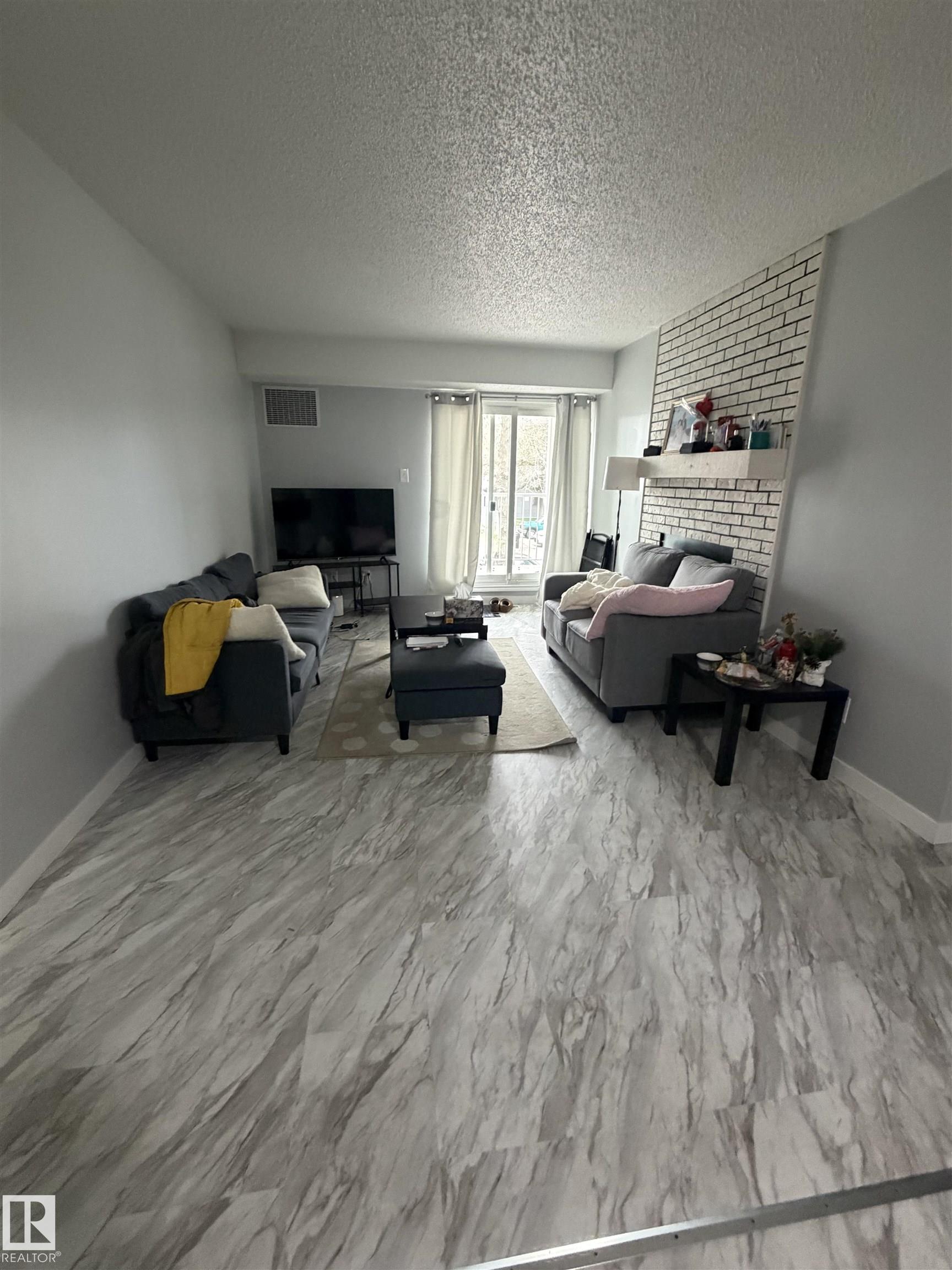 https://zimg.paragon.ice.com/ParagonImages/Property/PM/RAE/225401004/2/0/0/8bb13257ec704235d05cf227e5130d7c/1/cec3d1de9eb6622d7270dcb321a3efec/225401004-c33cd211-3536-4d28-99b0-18895f65098a.JPG