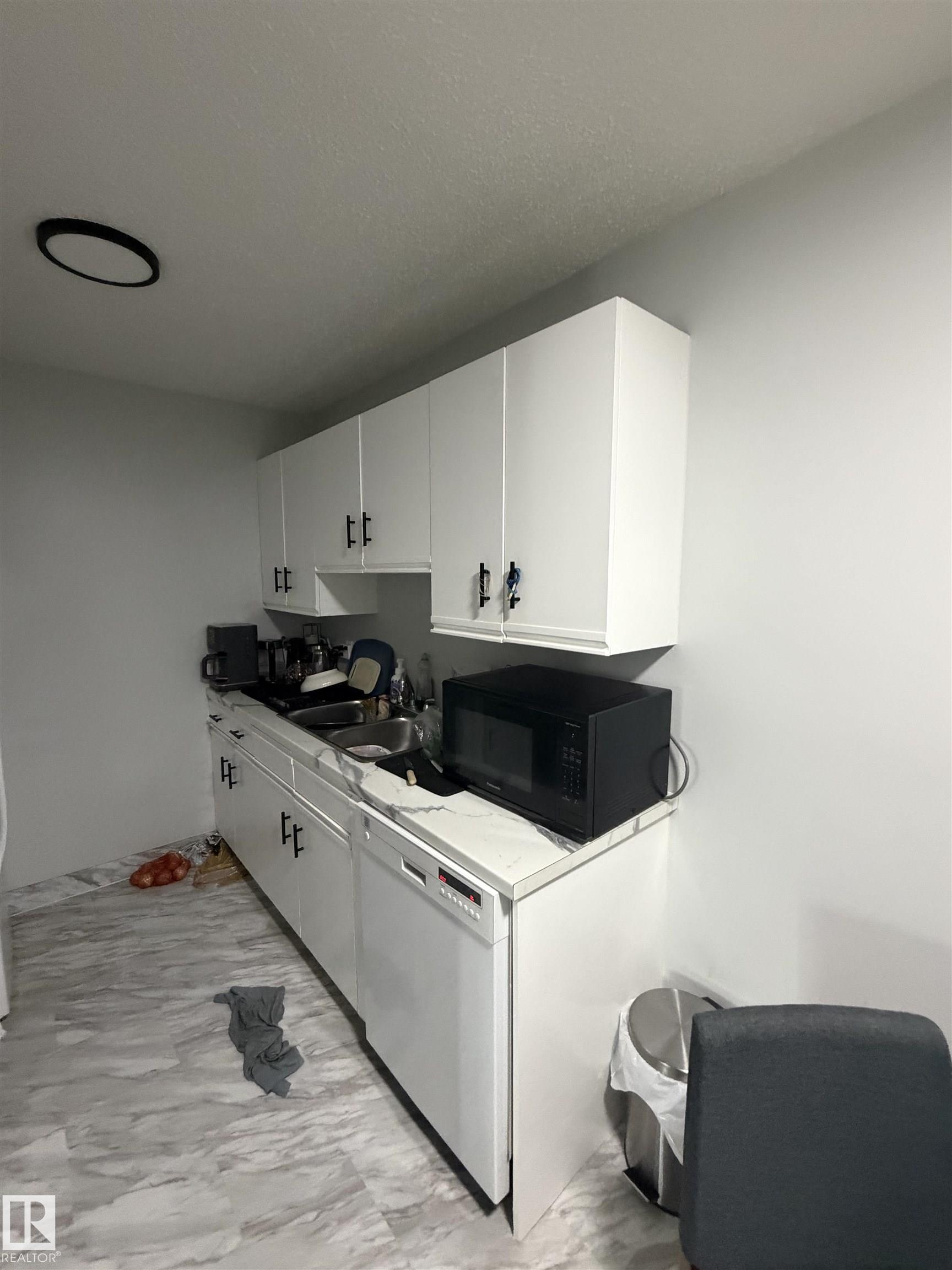 https://zimg.paragon.ice.com/ParagonImages/Property/PM/RAE/225401004/3/0/0/243c77f98e6db6329b1d654745356116/1/cec3d1de9eb6622d7270dcb321a3efec/225401004-2981e6f8-a87b-493f-adc2-cfbf712e78e5.JPG