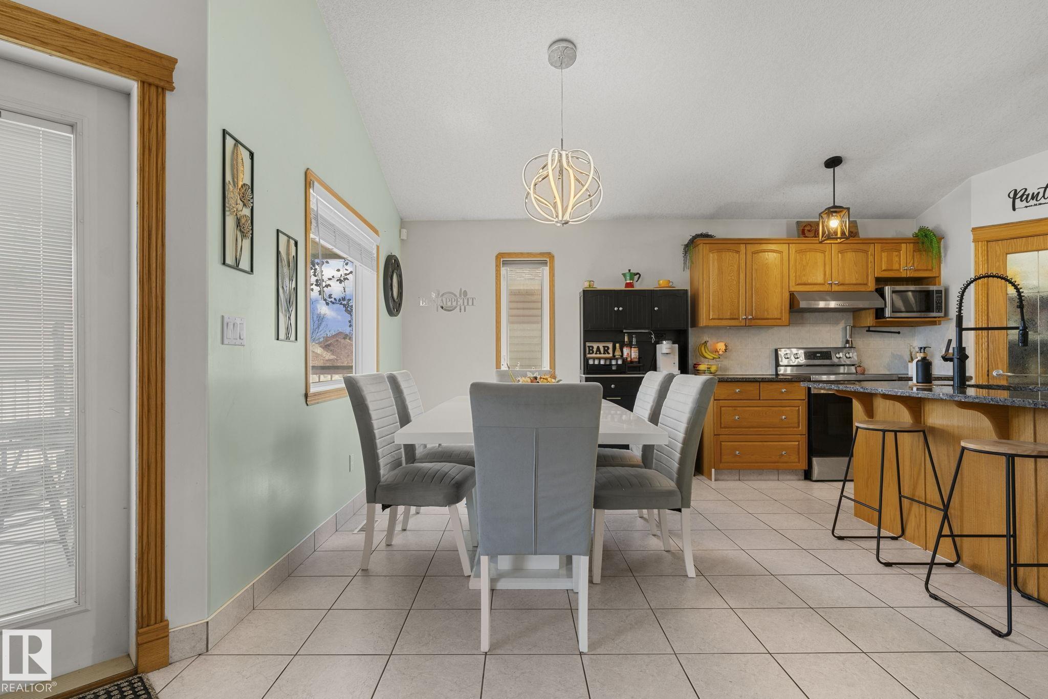 Photo 12 at 16513 67a Street NW, Ozerna, Edmonton