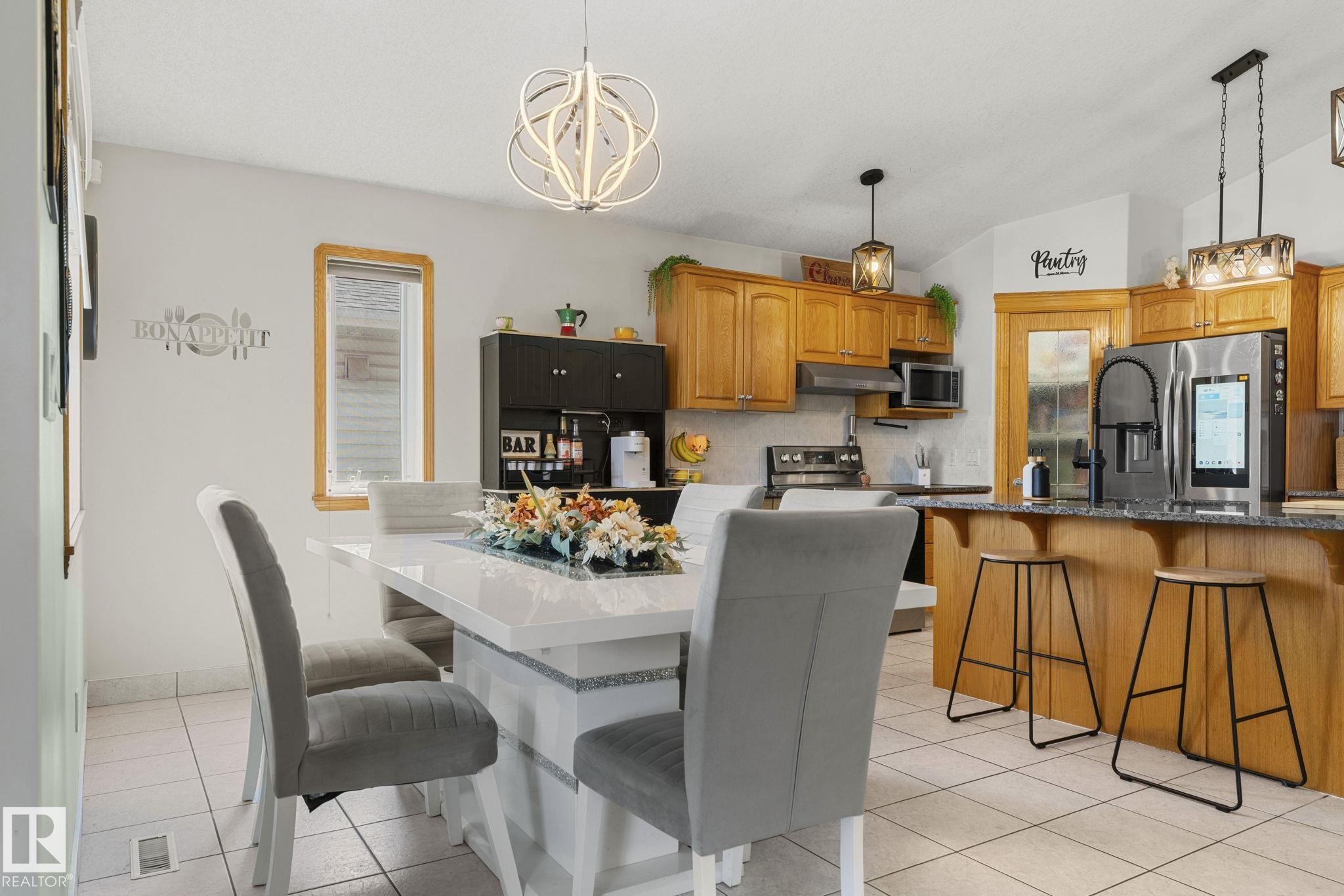 Photo 13 at 16513 67a Street NW, Ozerna, Edmonton