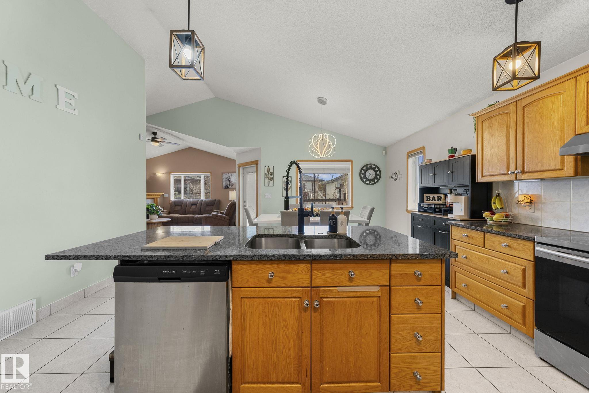 Photo 9 at 16513 67a Street NW, Ozerna, Edmonton