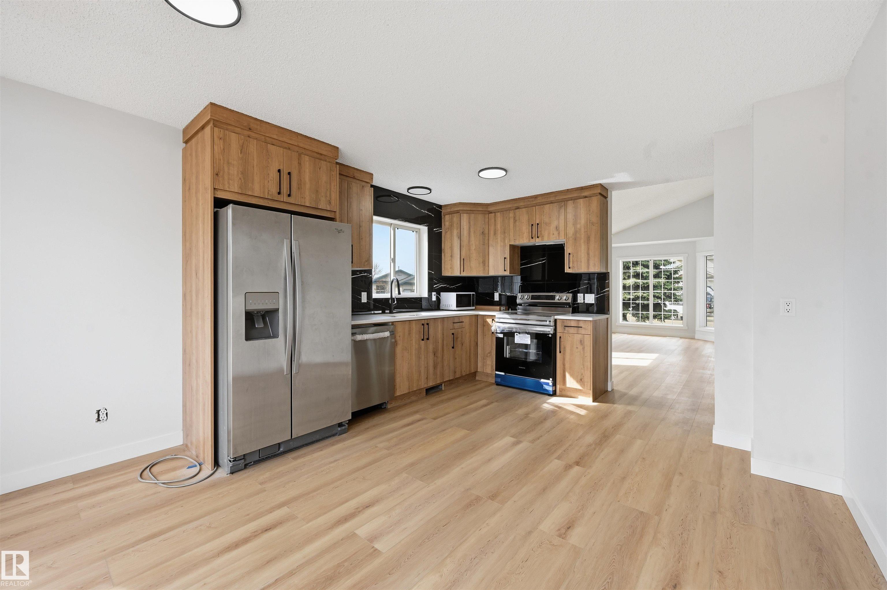 https://zimg.paragon.ice.com/ParagonImages/Property/PM/RAE/225401008/6/0/0/c818594405edac6ad4f077bfec3f026d/1/0bd1ead4c2ccd9812e5fd89509dc5446/225401008-b545e1b5-26e6-4122-bc66-7391f1022e6f.JPG