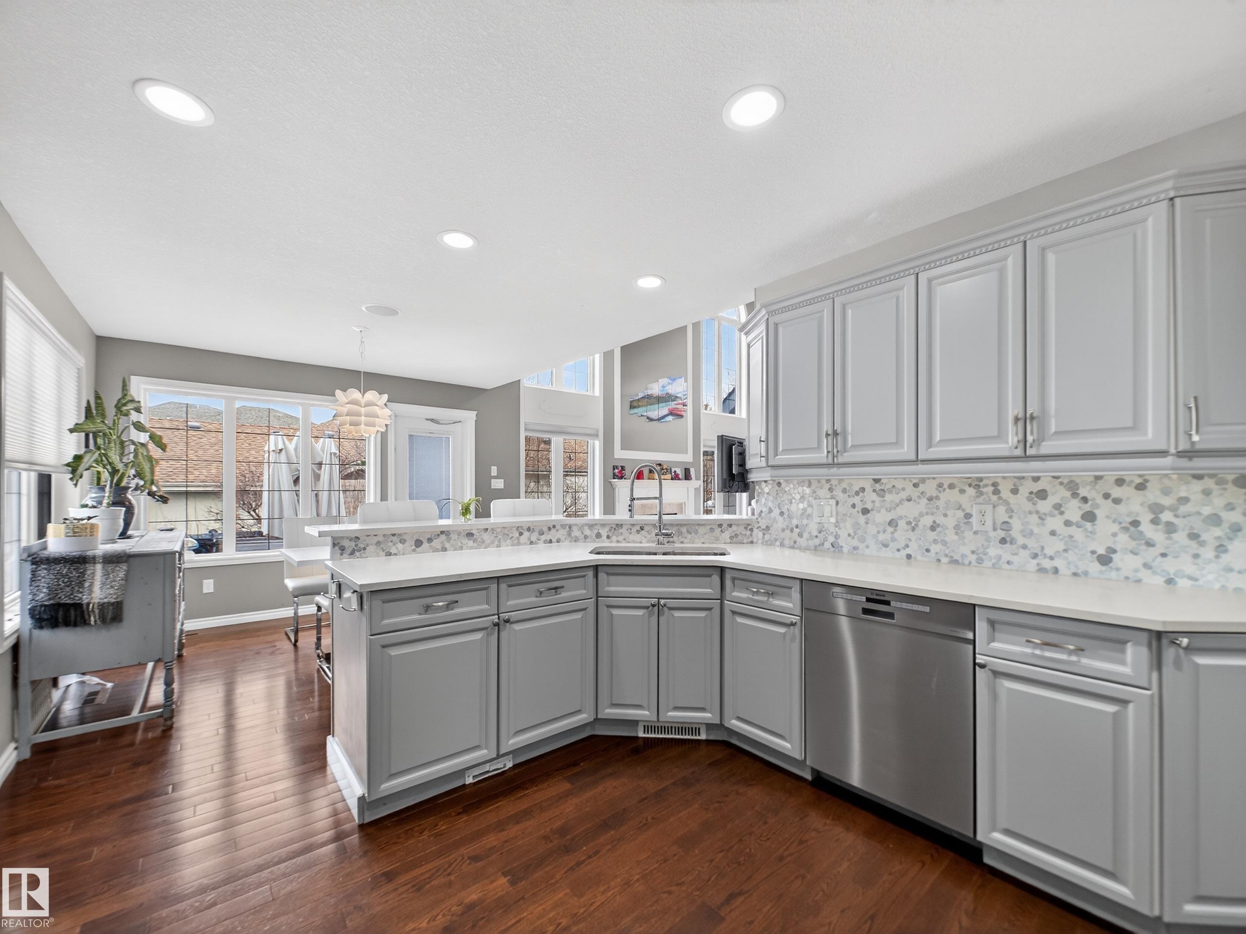 https://zimg.paragon.ice.com/ParagonImages/Property/PM/RAE/225401014/16/0/0/1e617512cc4e7990deb3d27d60412858/1/73c9da5aa4e05c039c789d1846d7c72e/225401014-fb145c43-b6d6-41ba-9a50-d5a53159b698.JPG