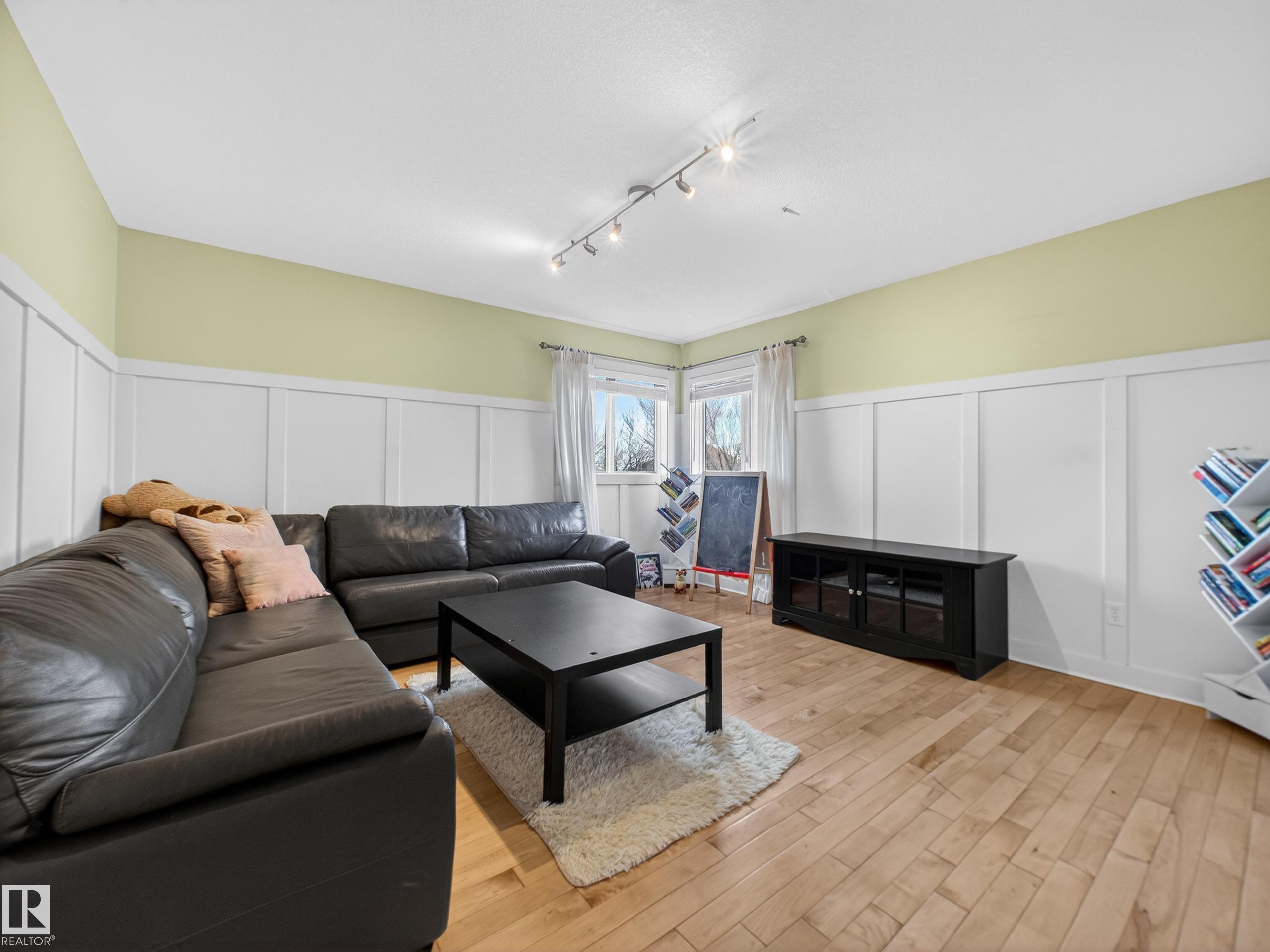 https://zimg.paragon.ice.com/ParagonImages/Property/PM/RAE/225401014/33/0/0/9ba1be9ed8082946dcd0f5c1e3b61904/1/73c9da5aa4e05c039c789d1846d7c72e/225401014-2e0bd291-5ce8-4d7b-8ca8-88368bf59608.JPG