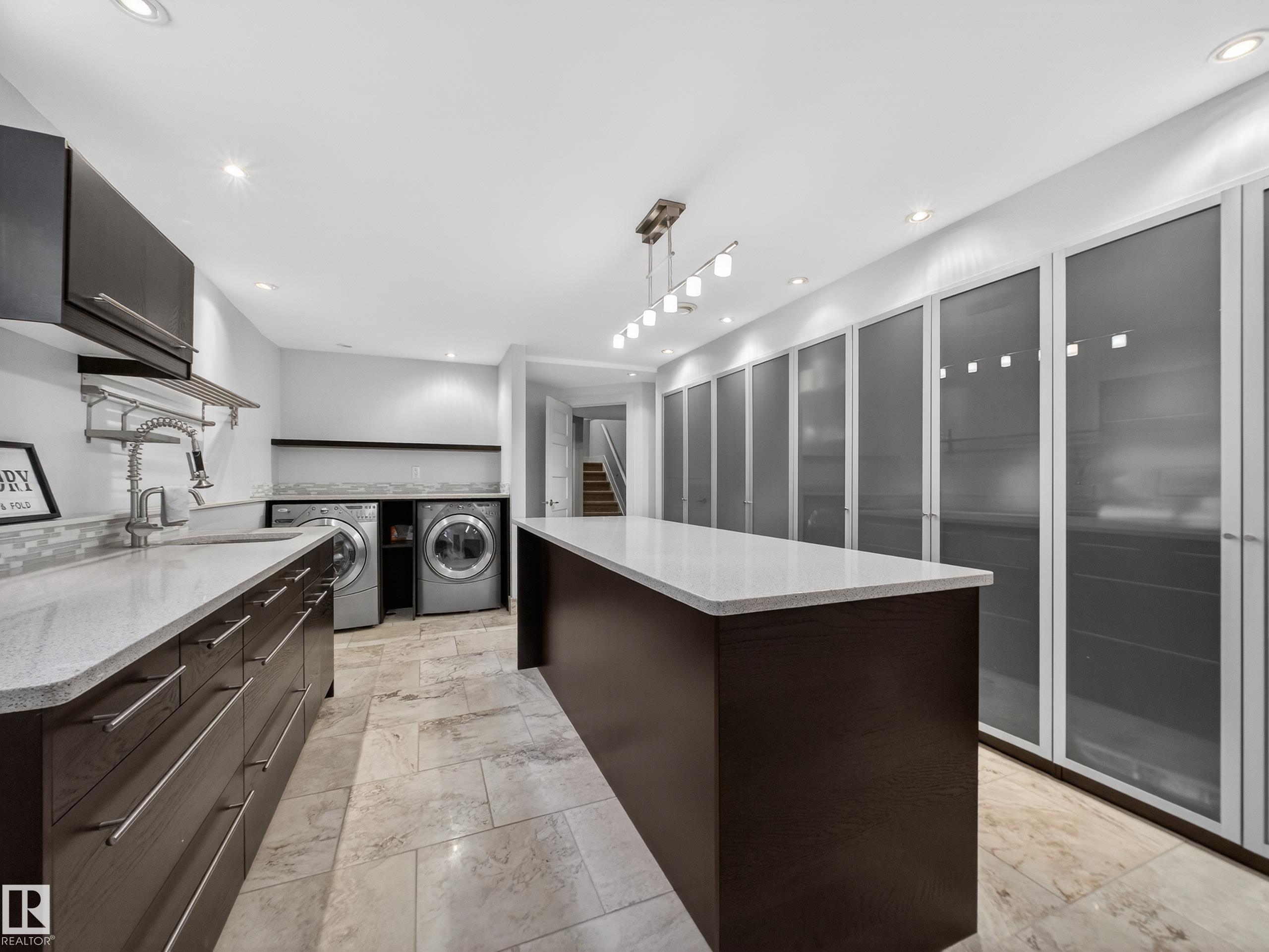 https://zimg.paragon.ice.com/ParagonImages/Property/PM/RAE/225401014/47/0/0/b1f5f76080fe500406da610eee99fb25/1/73c9da5aa4e05c039c789d1846d7c72e/225401014-188f2432-bbc3-49f9-aa6e-955dfd5ebcde.JPG