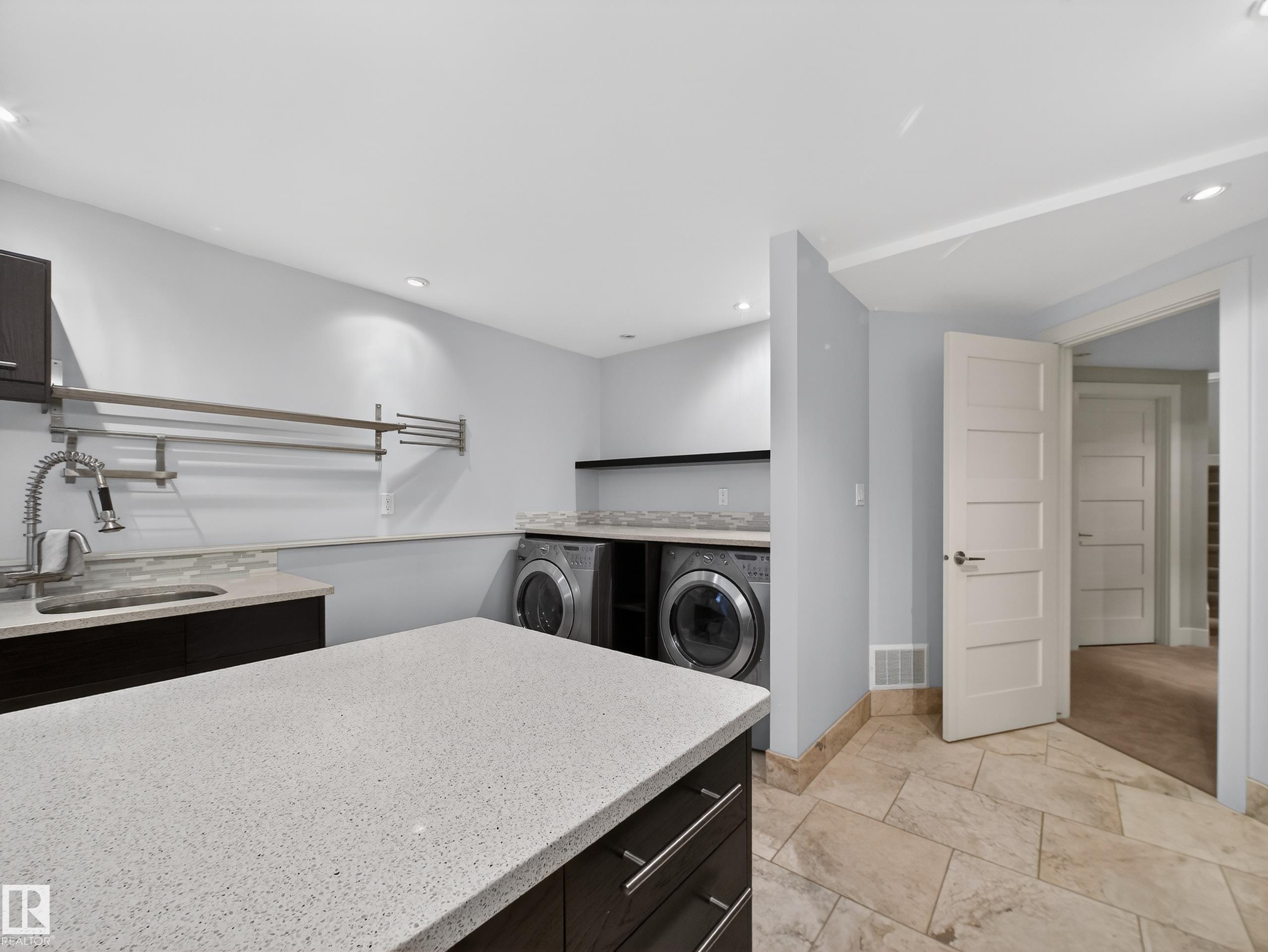 https://zimg.paragon.ice.com/ParagonImages/Property/PM/RAE/225401014/48/0/0/96e84f811d59de1e72048e880eb34799/1/73c9da5aa4e05c039c789d1846d7c72e/225401014-206c6e99-d345-42f6-a5b9-24d8ecd6199c.JPG