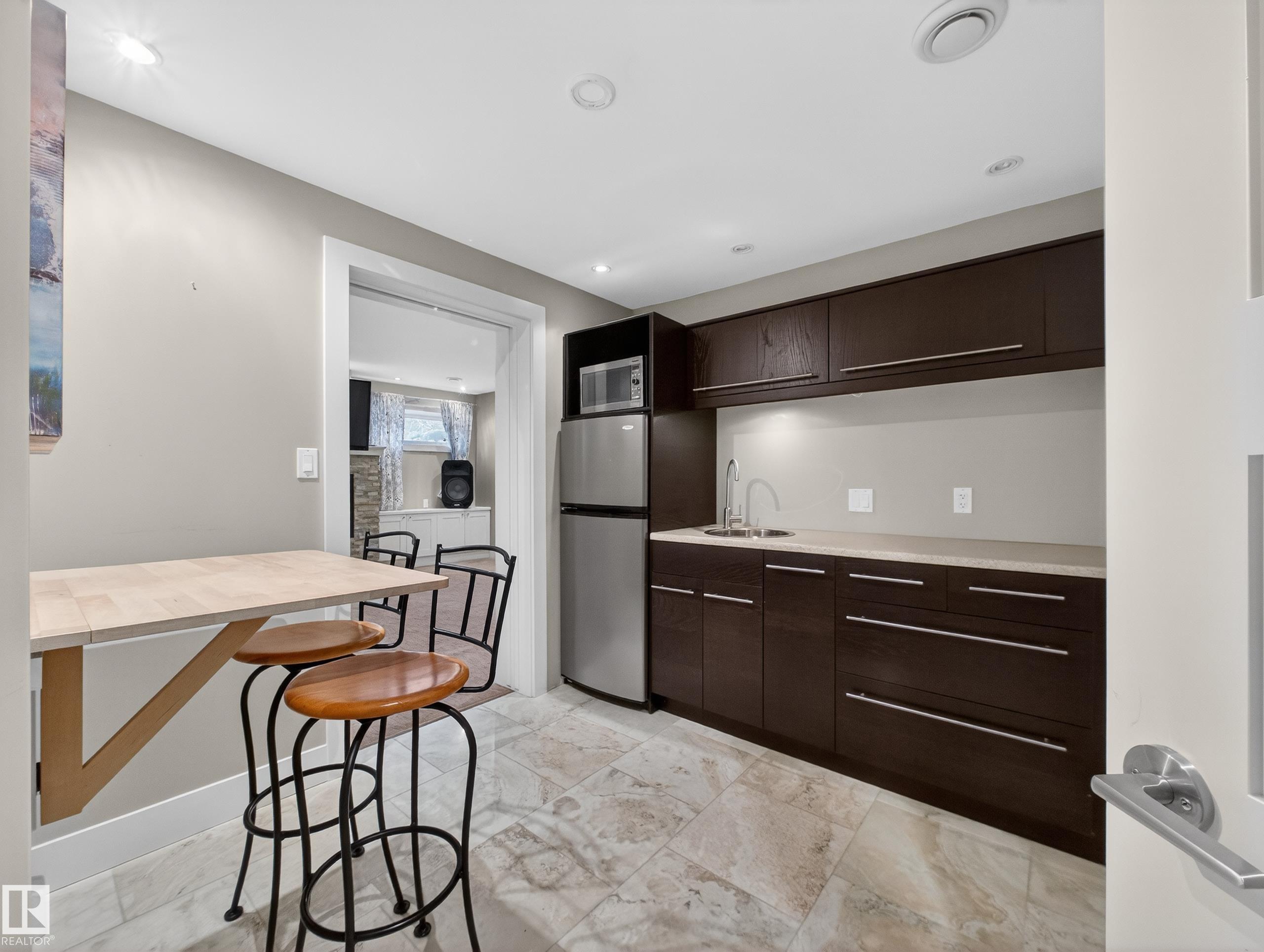 https://zimg.paragon.ice.com/ParagonImages/Property/PM/RAE/225401014/51/0/0/da7022f63b4ac938cdd3d4fb0c02aeaf/1/73c9da5aa4e05c039c789d1846d7c72e/225401014-362fb992-0b02-417c-8805-2174ef6a9e11.JPG