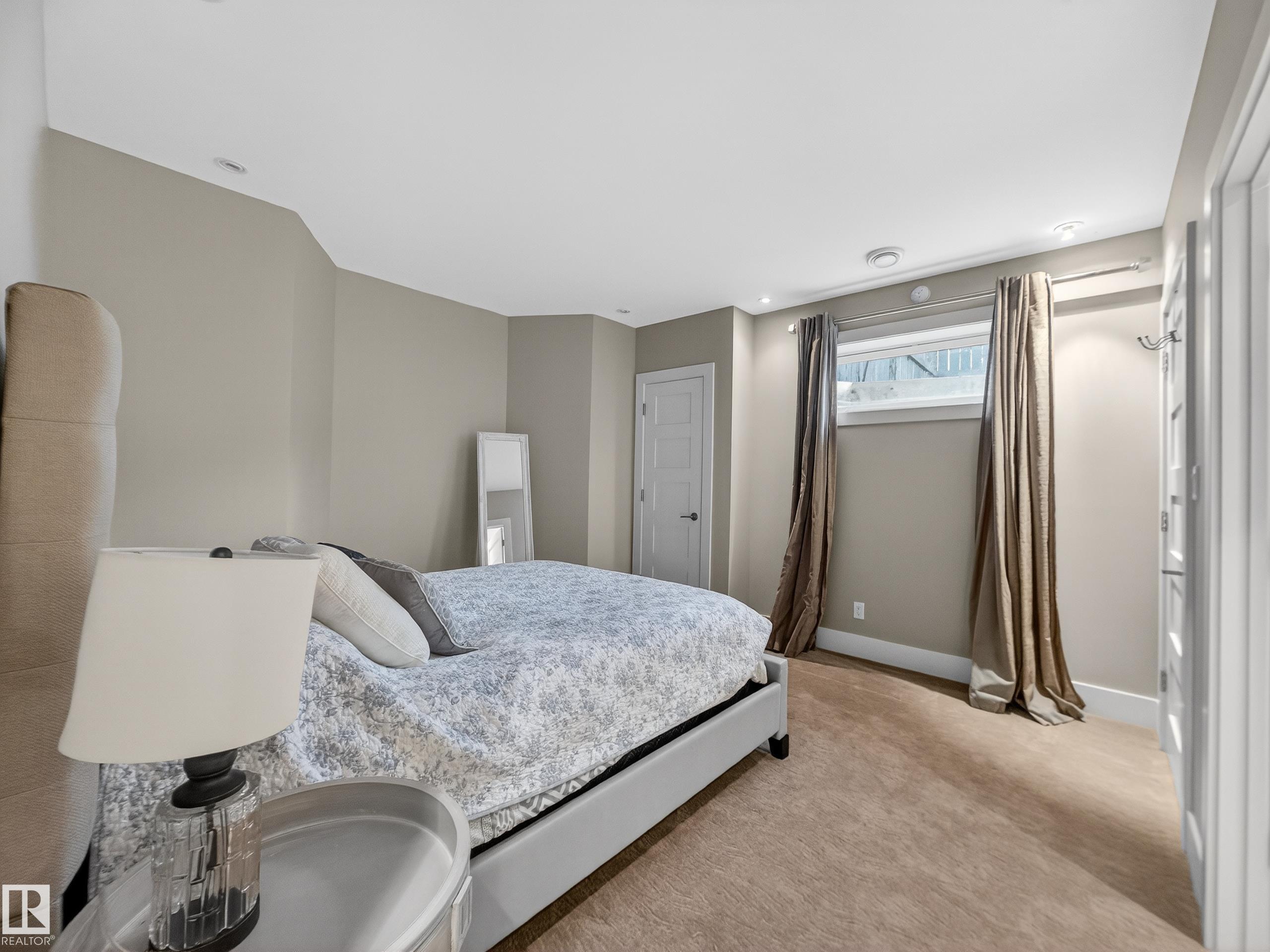 https://zimg.paragon.ice.com/ParagonImages/Property/PM/RAE/225401014/52/0/0/09b24c295447c3c32e2bc59a409cecb0/1/73c9da5aa4e05c039c789d1846d7c72e/225401014-ca8a3329-d8b4-4b5b-823e-d6910a3e6ba1.JPG