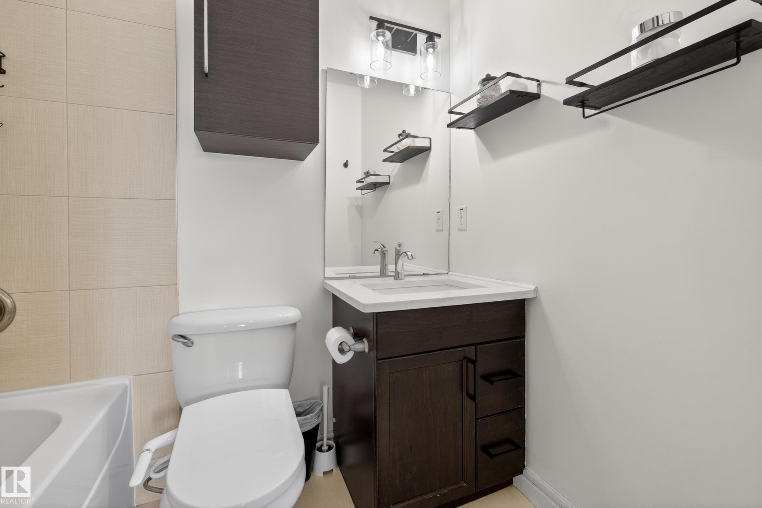 https://zimg.paragon.ice.com/ParagonImages/Property/PM/RAE/225401026/27/0/0/59cdbedf8a664114c69cefed7e29fda7/1/ca012cd4f4ce0c5442cfb822ac8a0f5d/225401026-50c8a24b-18ff-423e-83ea-ab79feac2f89.JPG