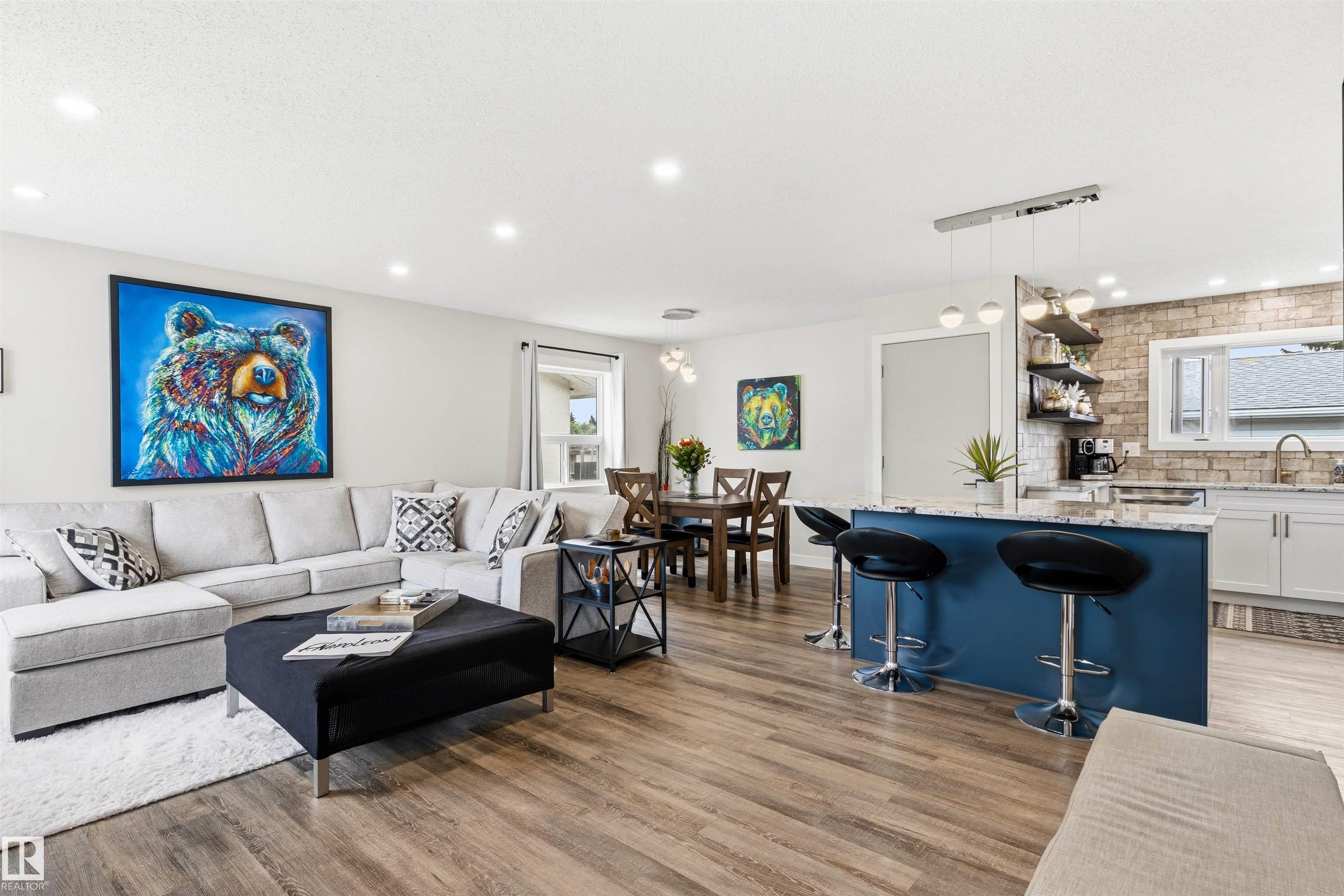 https://zimg.paragon.ice.com/ParagonImages/Property/PM/RAE/225401031/2/0/0/43ab0f038f763c1c4075475d800d9247/1/aceeef566d844239d4f4d58059fa7d04/225401031-09c304b5-8d14-49cb-8df6-0ec7017cf482.JPG