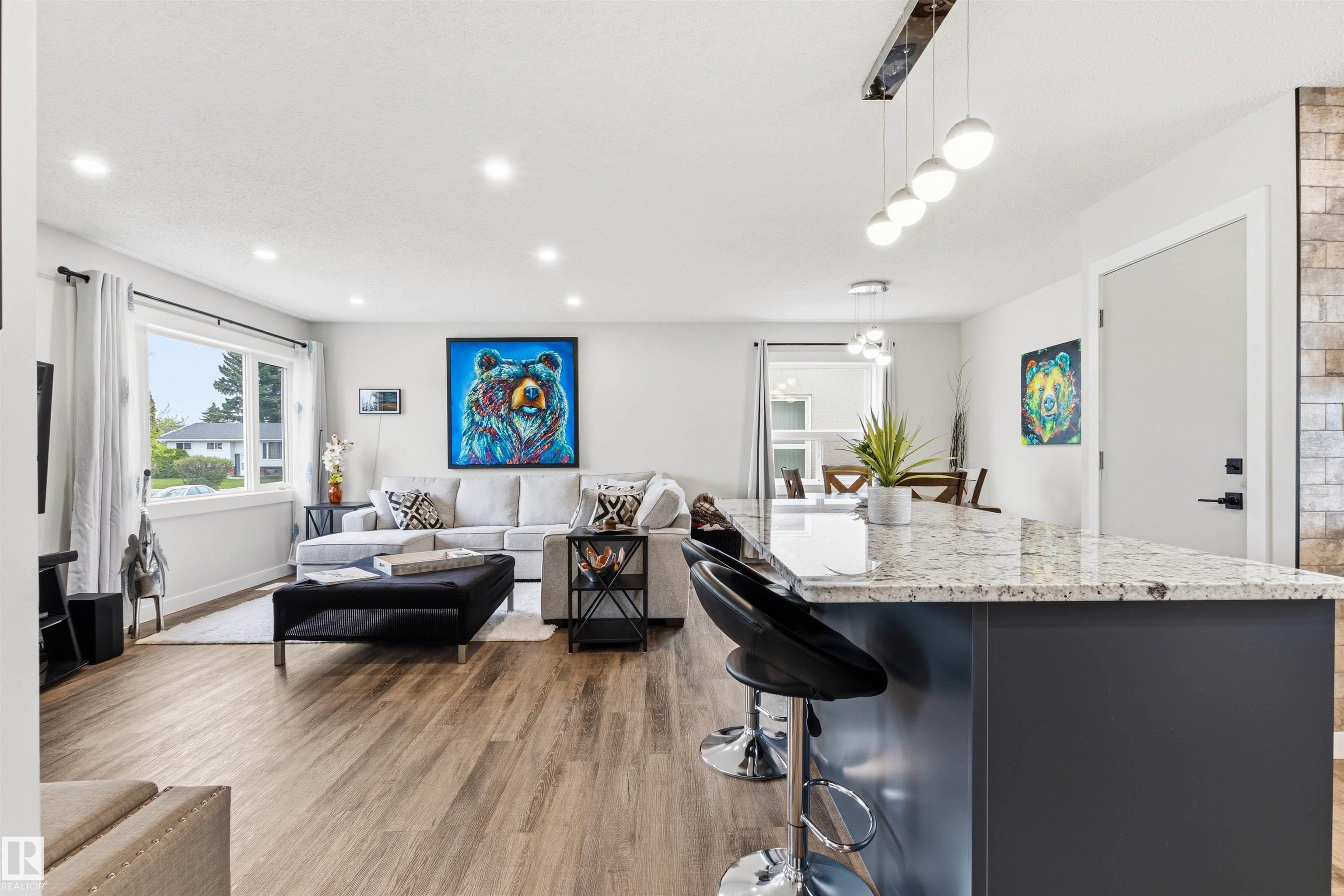 https://zimg.paragon.ice.com/ParagonImages/Property/PM/RAE/225401031/5/0/0/a19dda1f66abdfc01e9a3d7def8e1e27/1/aceeef566d844239d4f4d58059fa7d04/225401031-e6e9d8a9-50be-4d1a-b089-18179a067d64.JPG