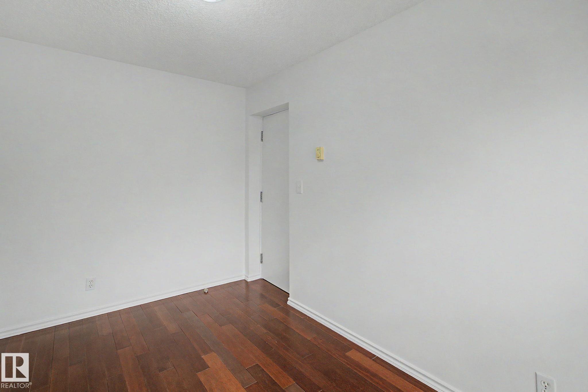 https://zimg.paragon.ice.com/ParagonImages/Property/PM/RAE/225401035/24/0/0/a5d8038b4a47ccd0e48ad265016db5f5/1/2f1ccf922fb181eb4c7384518d650028/225401035-01c2b1a0-f952-4740-82ce-ca644861d33a.JPG