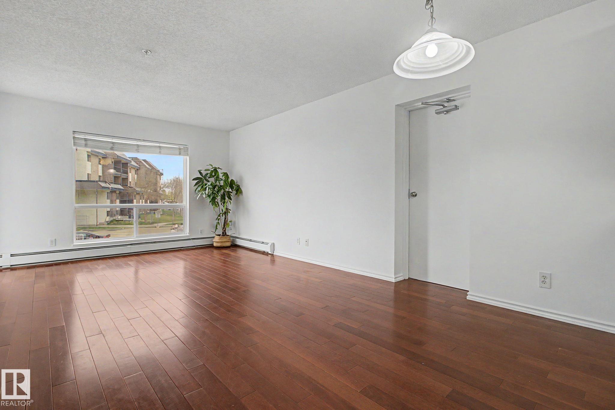 https://zimg.paragon.ice.com/ParagonImages/Property/PM/RAE/225401035/5/0/0/97dcab1e27ae3862f0ea37cced953276/1/2f1ccf922fb181eb4c7384518d650028/225401035-4a0d29f9-929b-4080-a9c6-e74e57a1764a.JPG
