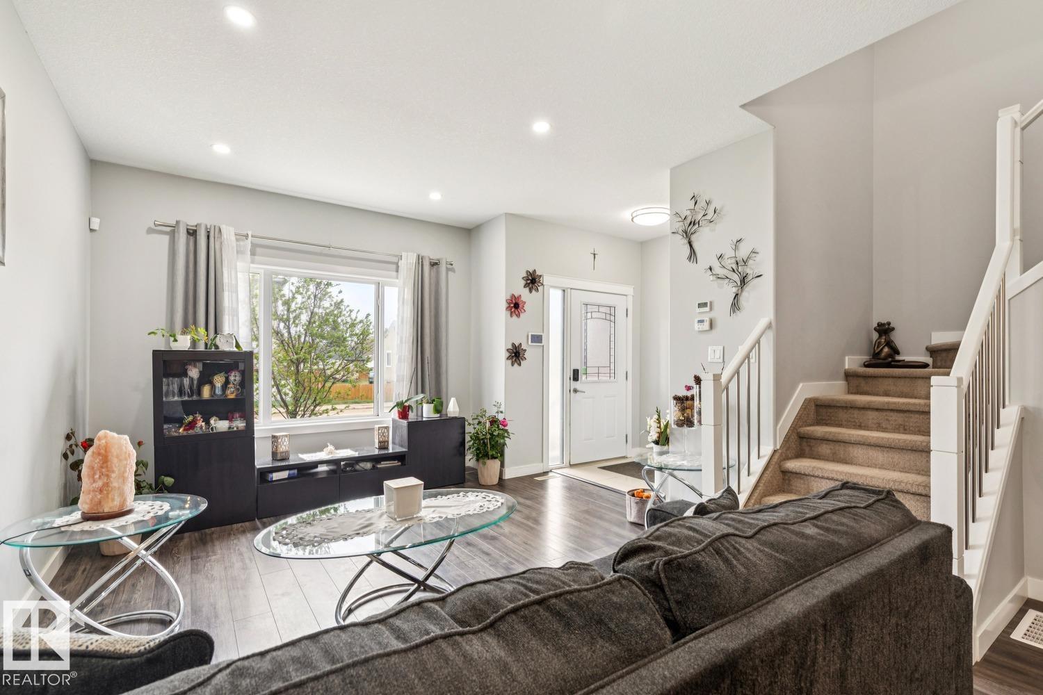 Photo 6 at 6717 127 Avenue NW, Balwin, Edmonton