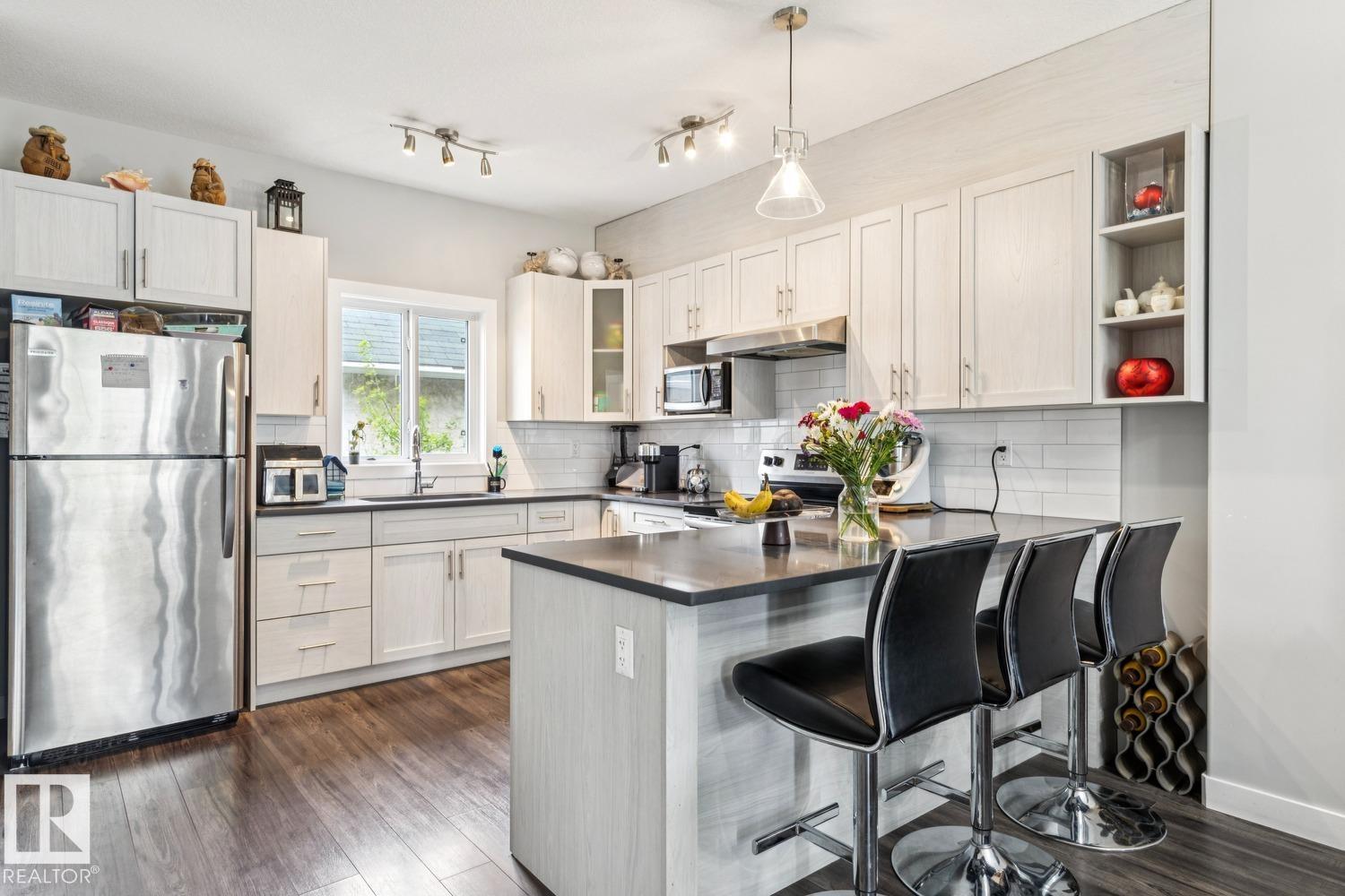 Photo 7 at 6717 127 Avenue NW, Balwin, Edmonton