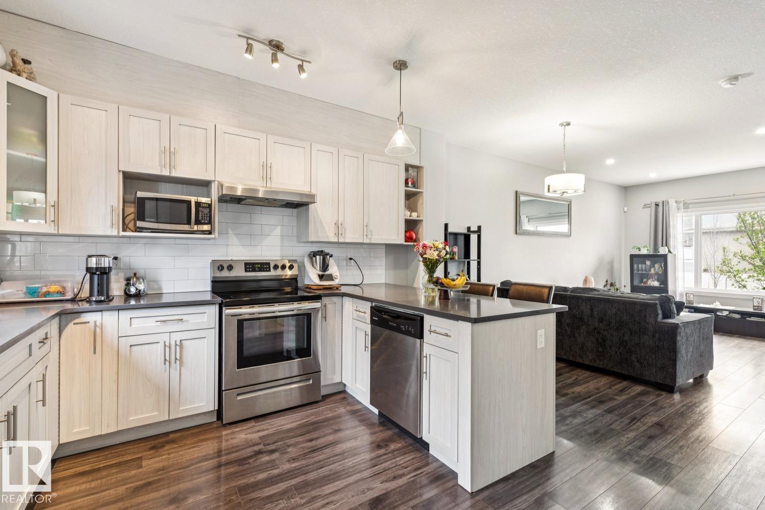 Photo 9 at 6717 127 Avenue NW, Balwin, Edmonton