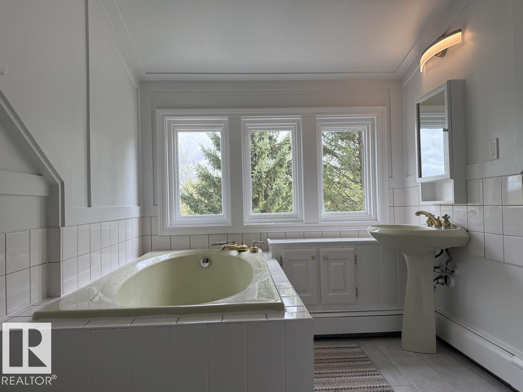 Photo 41 at 13 Grandview Crescent, Grandview Heights, Rural Sturgeon County