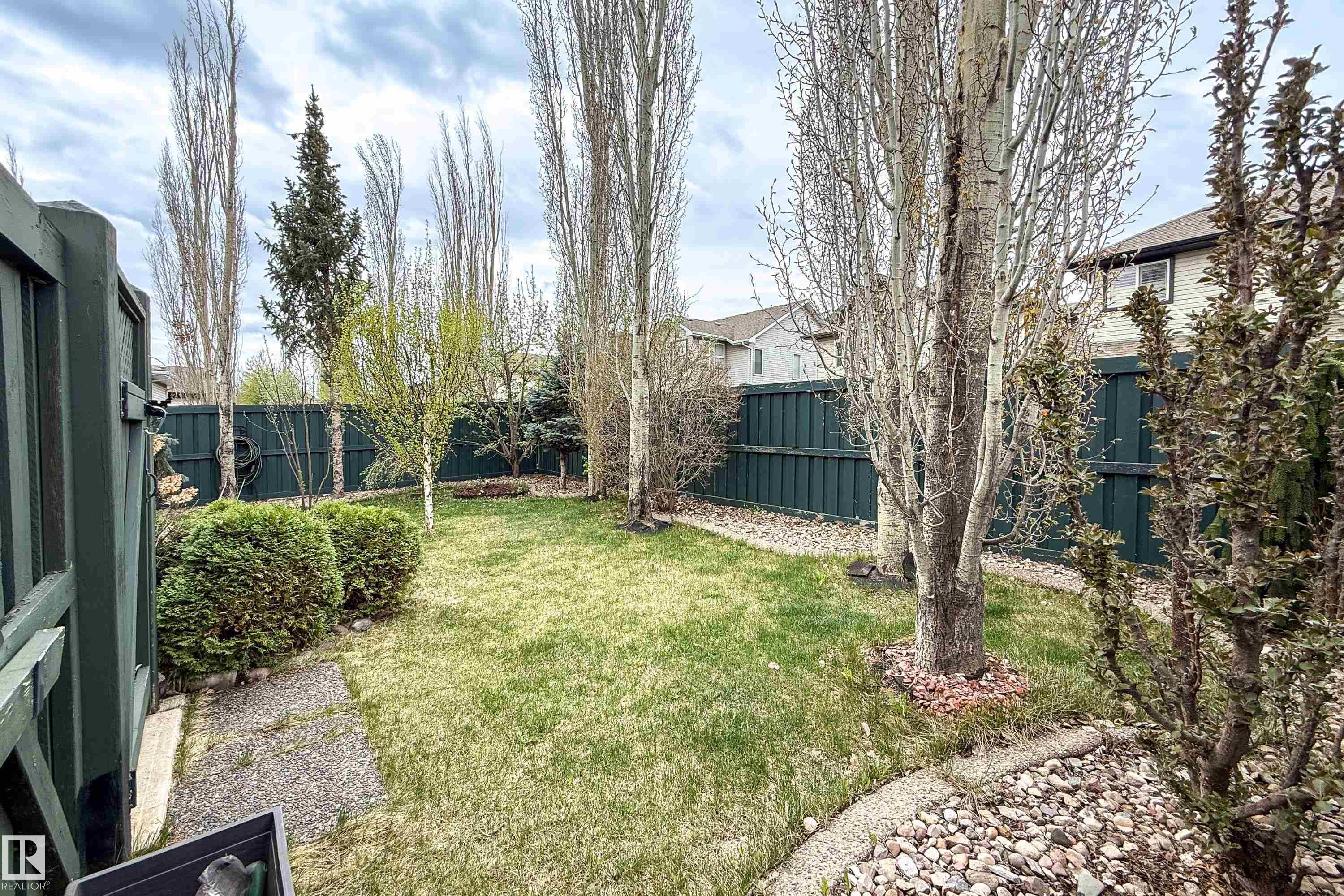 https://zimg.paragon.ice.com/ParagonImages/Property/PM/RAE/225401045/25/0/0/335ee311bb973696ea7d3aed10629305/1/f50a145863245c4452c318d59860d137/225401045-bb2dbd18-bd06-477d-9db8-9f9fcb016738.JPG