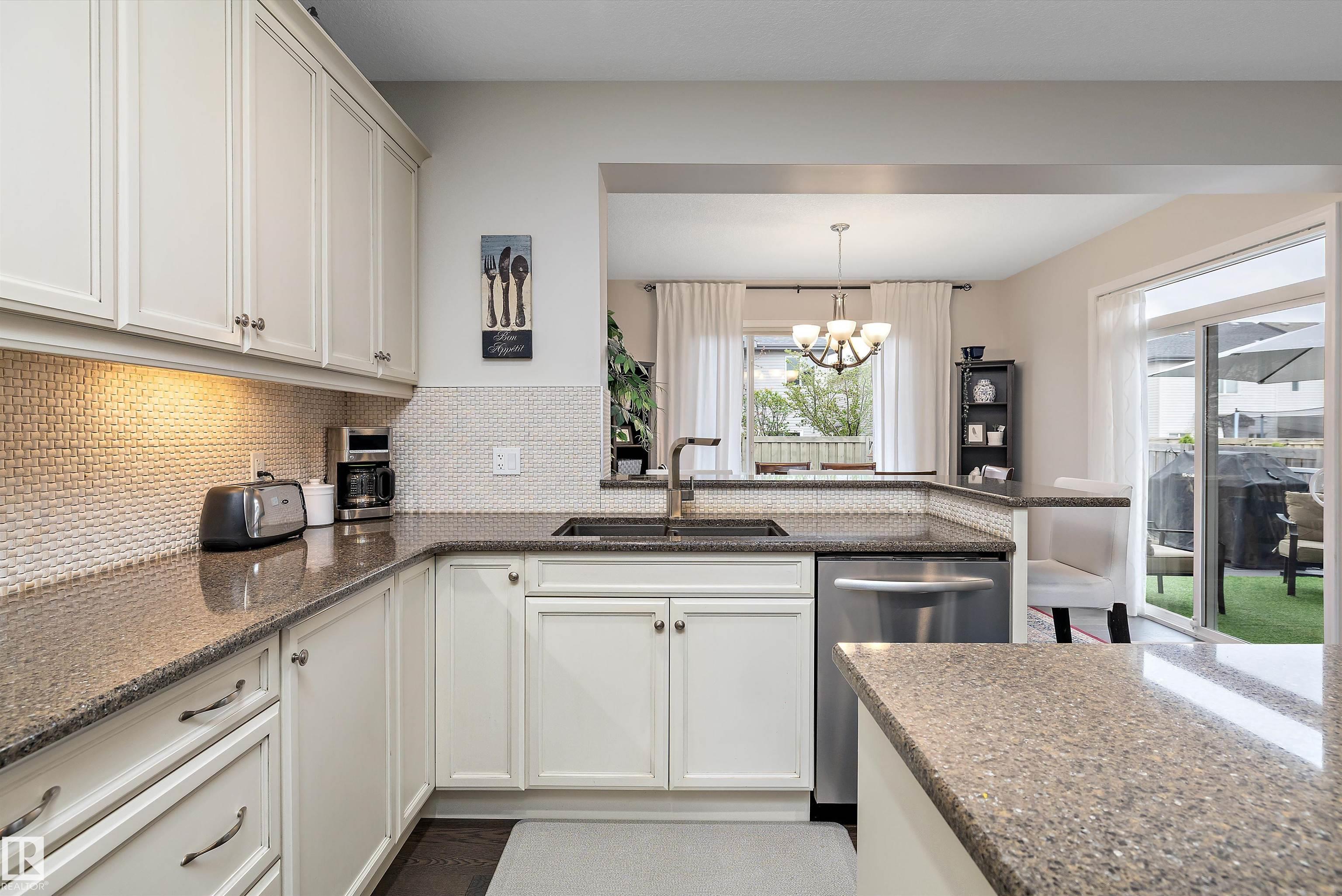 https://zimg.paragon.ice.com/ParagonImages/Property/PM/RAE/225401049/9/0/0/24d9c5fa7964549407a5b6e61da4d0c8/1/aca825f249fc260f9ddd25c305dadf0e/225401049-c85da296-1fcf-4f57-92bb-37819453c308.JPG