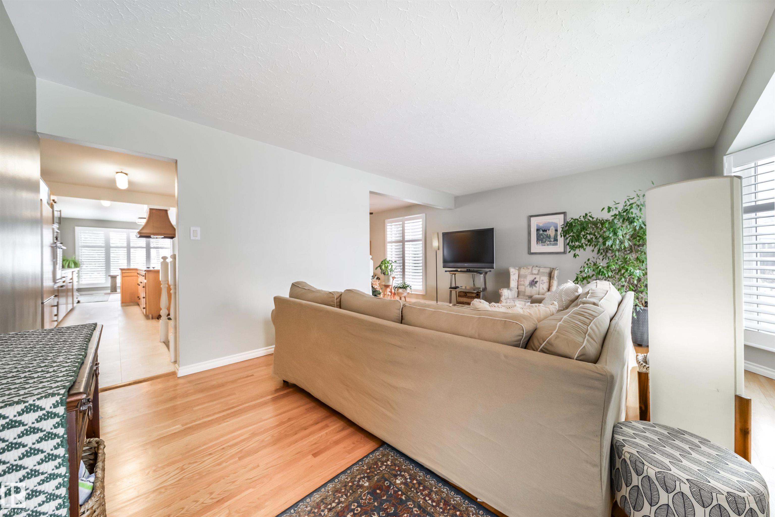 10231 46 Street NW, Gold Bar, Edmonton