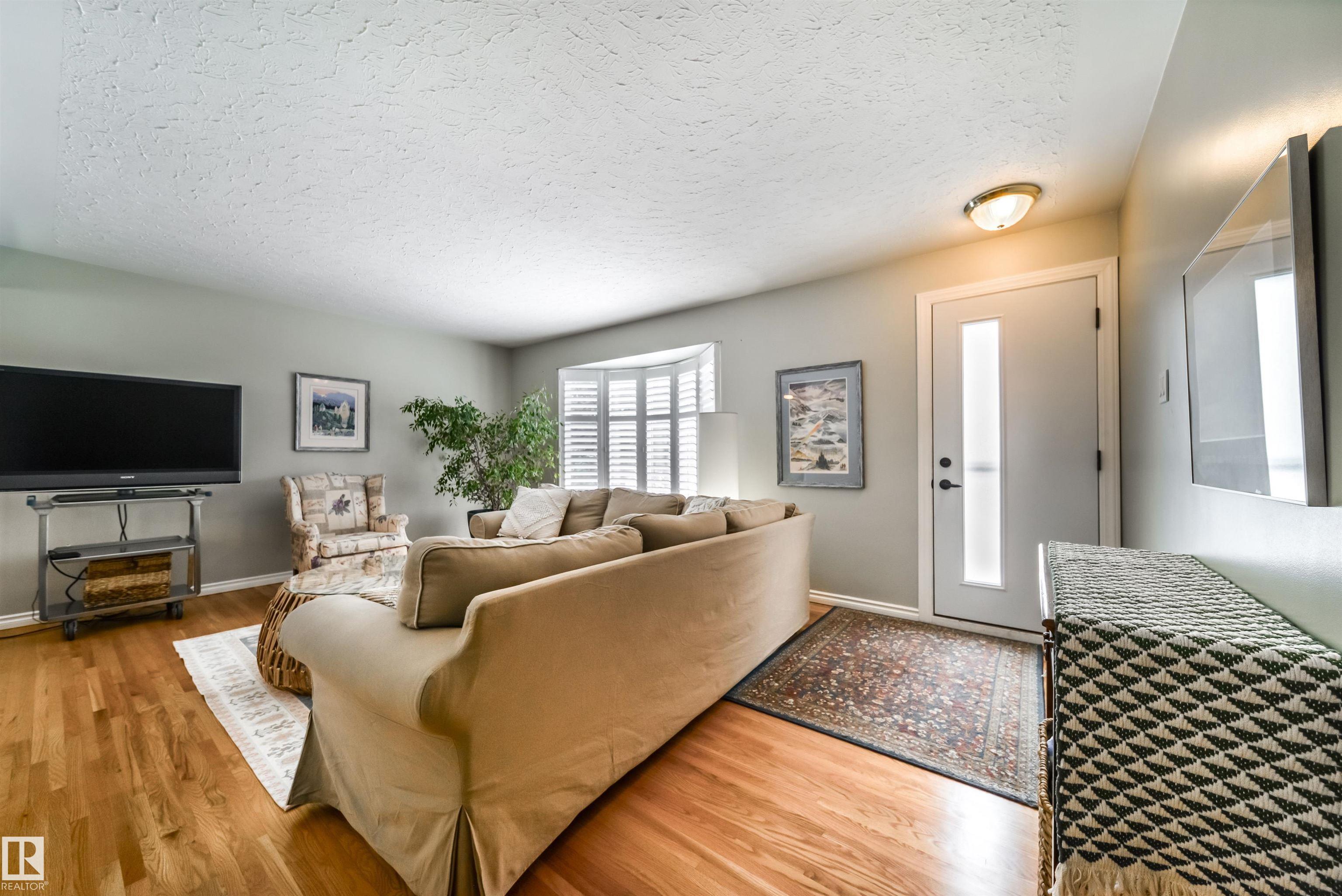 10231 46 Street NW, Gold Bar, Edmonton