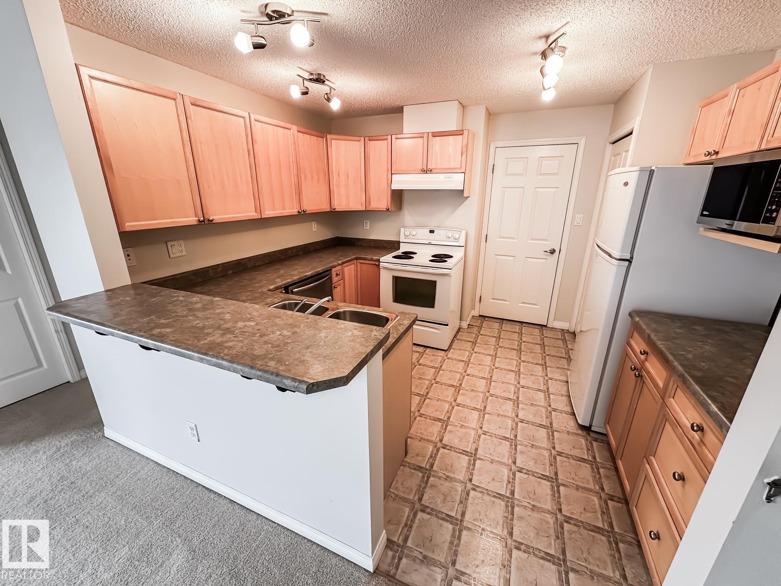 https://zimg.paragon.ice.com/ParagonImages/Property/PM/RAE/225401064/21/0/0/c1fbd210e91c5c8b742cf21707e9392d/1/6c5d83bbc3a0aca8d44d11293f53a0fe/225401064-f233af77-04c8-4efb-8e38-e8c4ebfc1318.JPG
