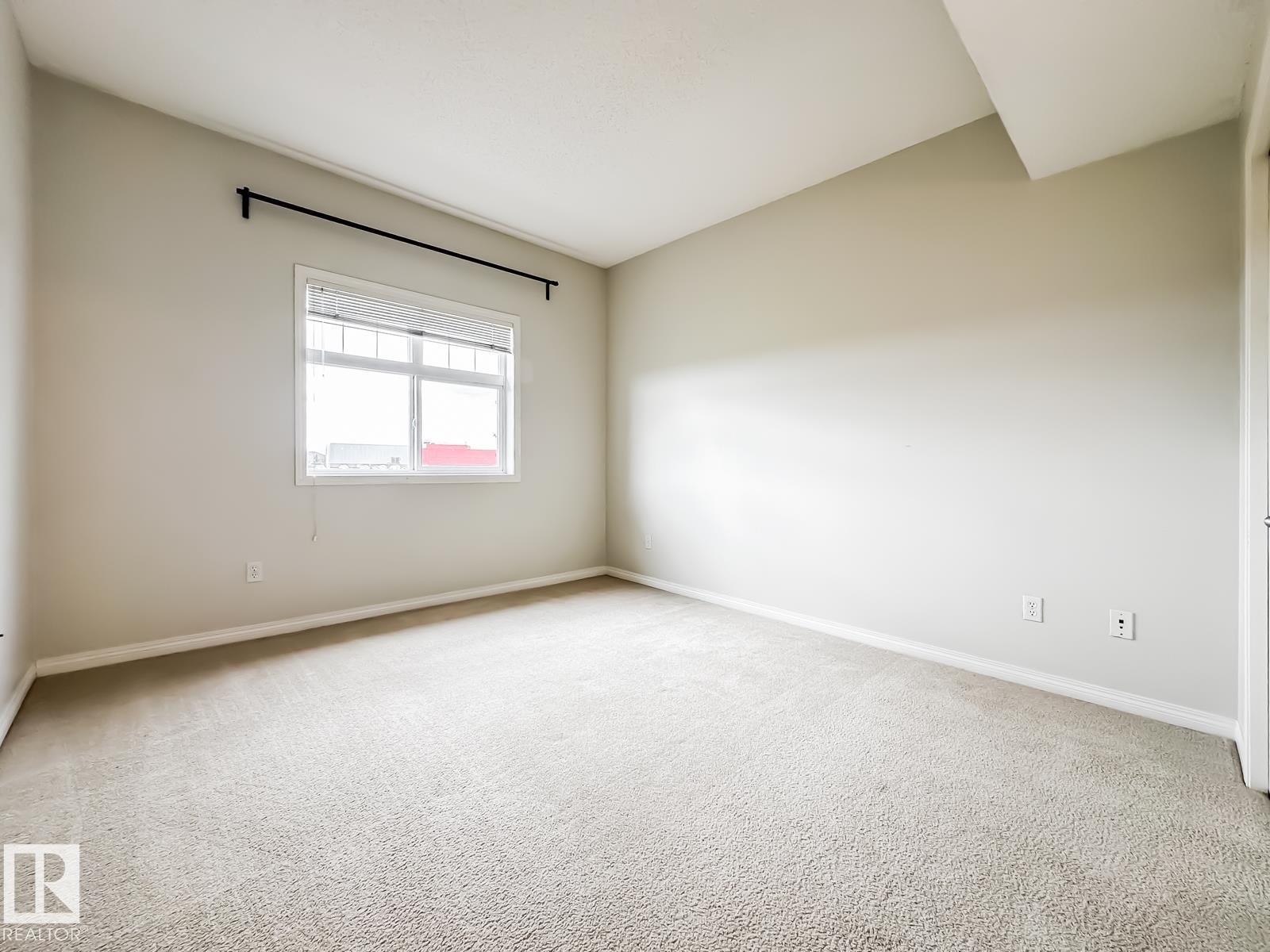 https://zimg.paragon.ice.com/ParagonImages/Property/PM/RAE/225401064/27/0/0/d239a7fd2a51d18786d4c0723a5e225d/1/6c5d83bbc3a0aca8d44d11293f53a0fe/225401064-e7c81669-9dde-4026-91a7-cedfa9d9bff3.JPG