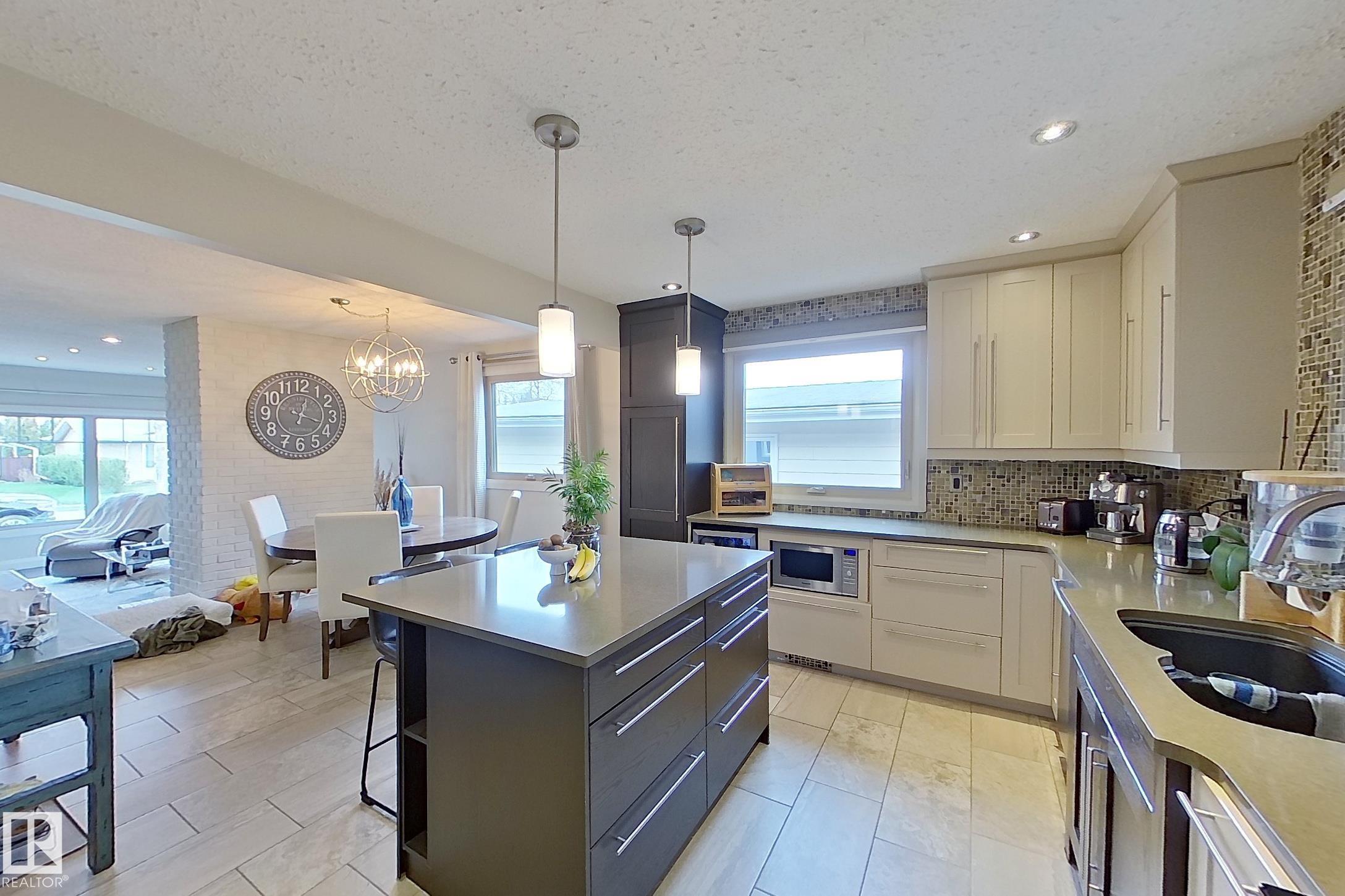 Photo 14 at 10 Brunswick Crescent, Braeside, St. Albert