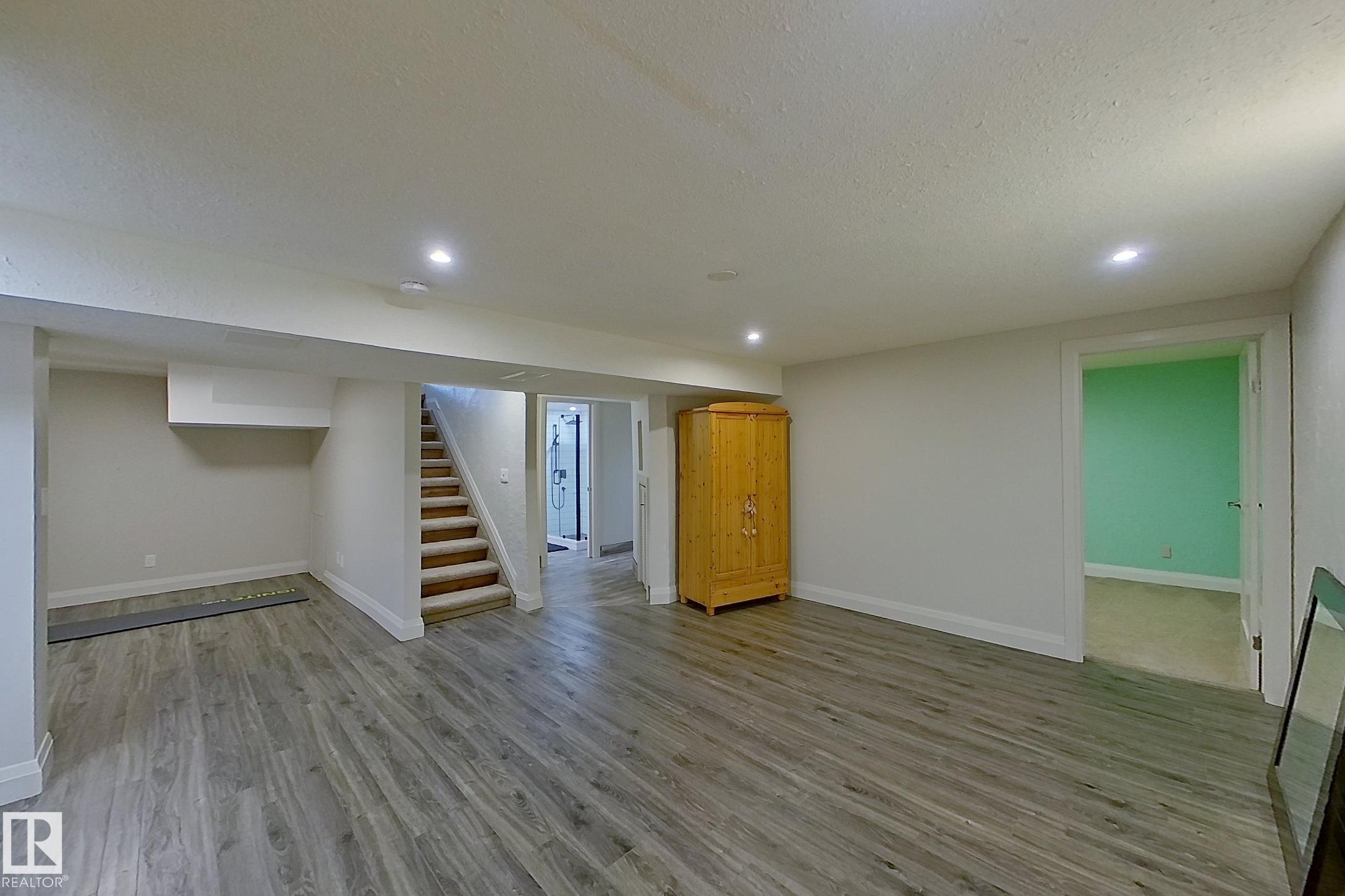 Photo 31 at 10 Brunswick Crescent, Braeside, St. Albert