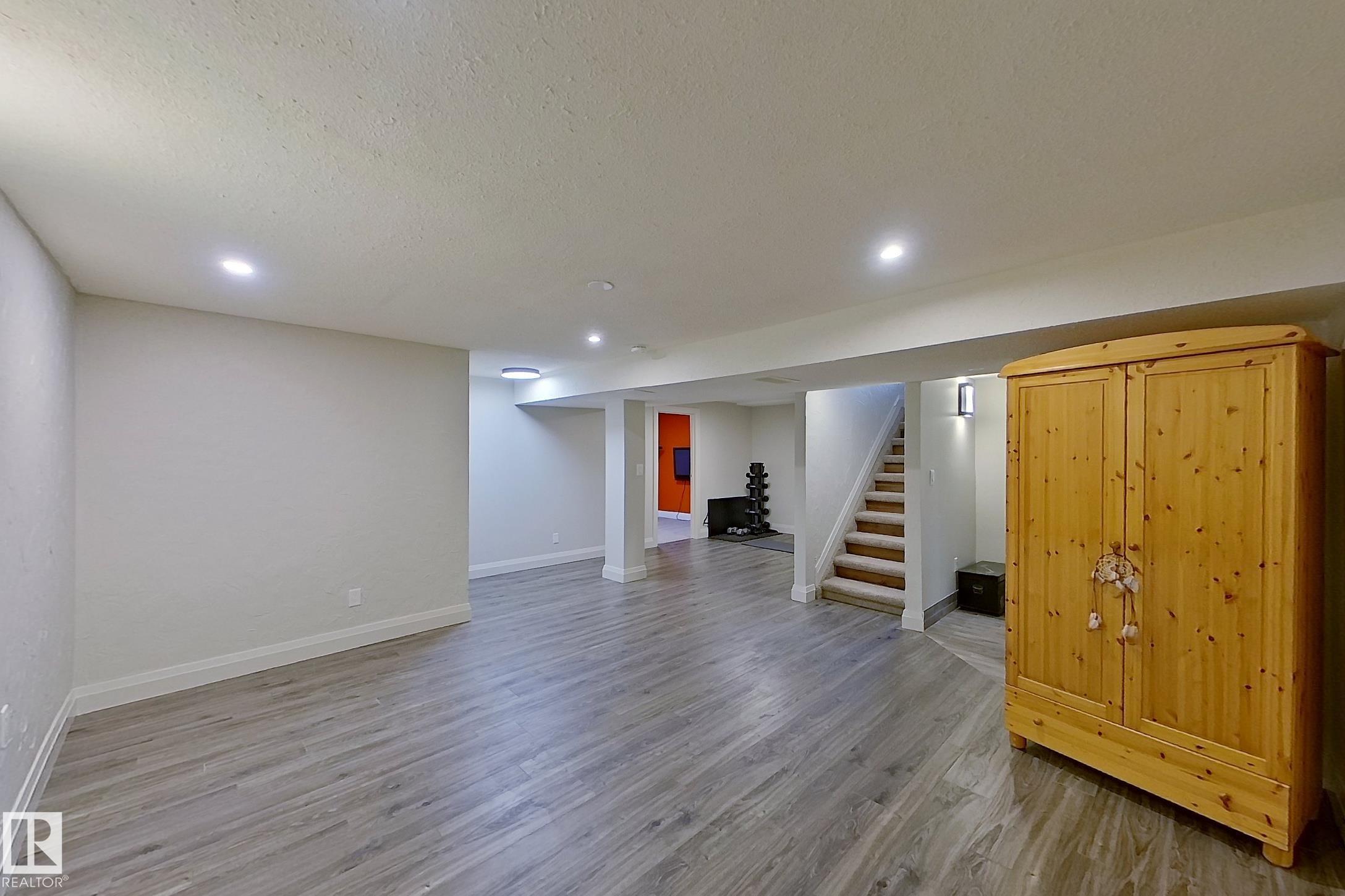 Photo 32 at 10 Brunswick Crescent, Braeside, St. Albert