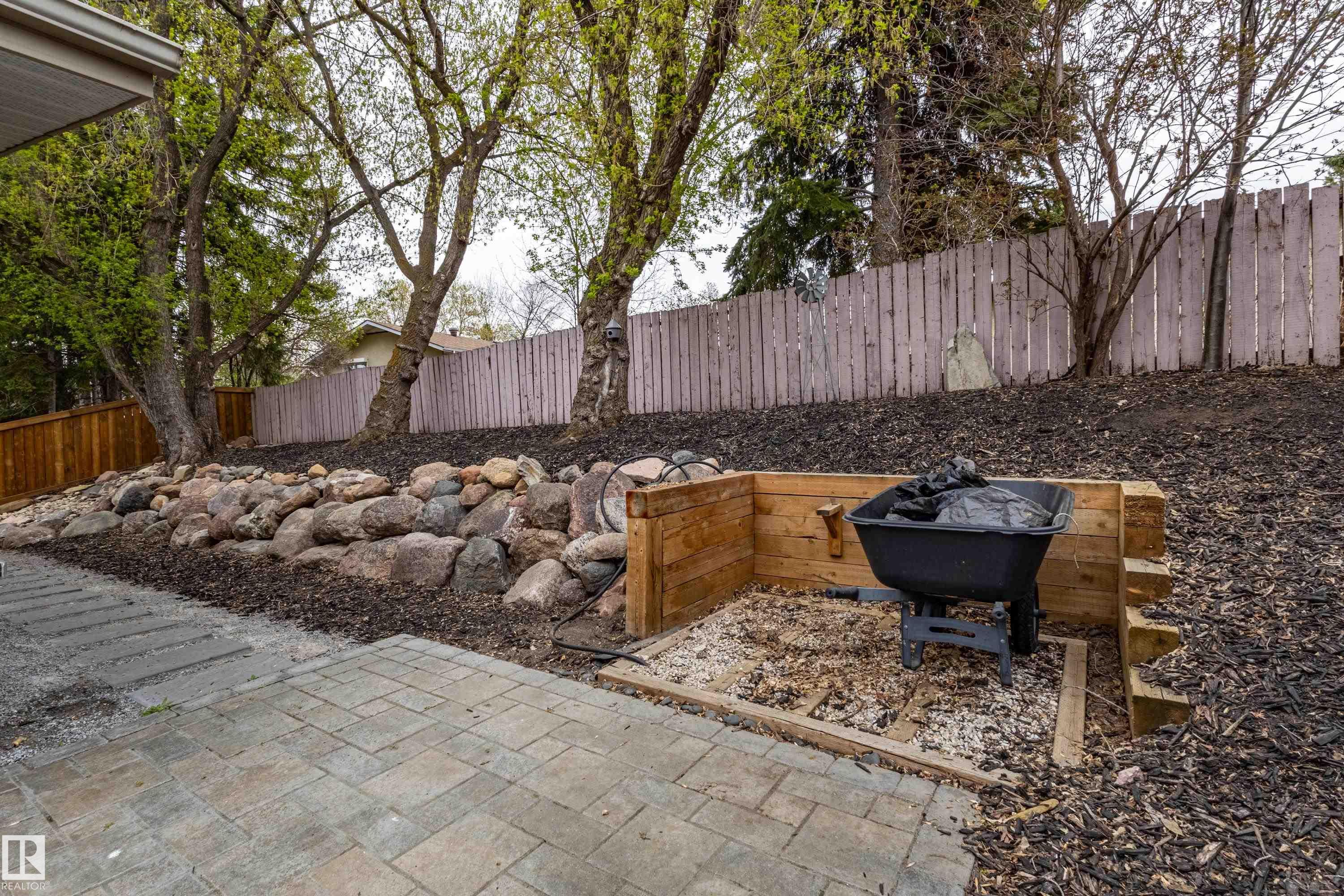 Photo 52 at 10 Brunswick Crescent, Braeside, St. Albert