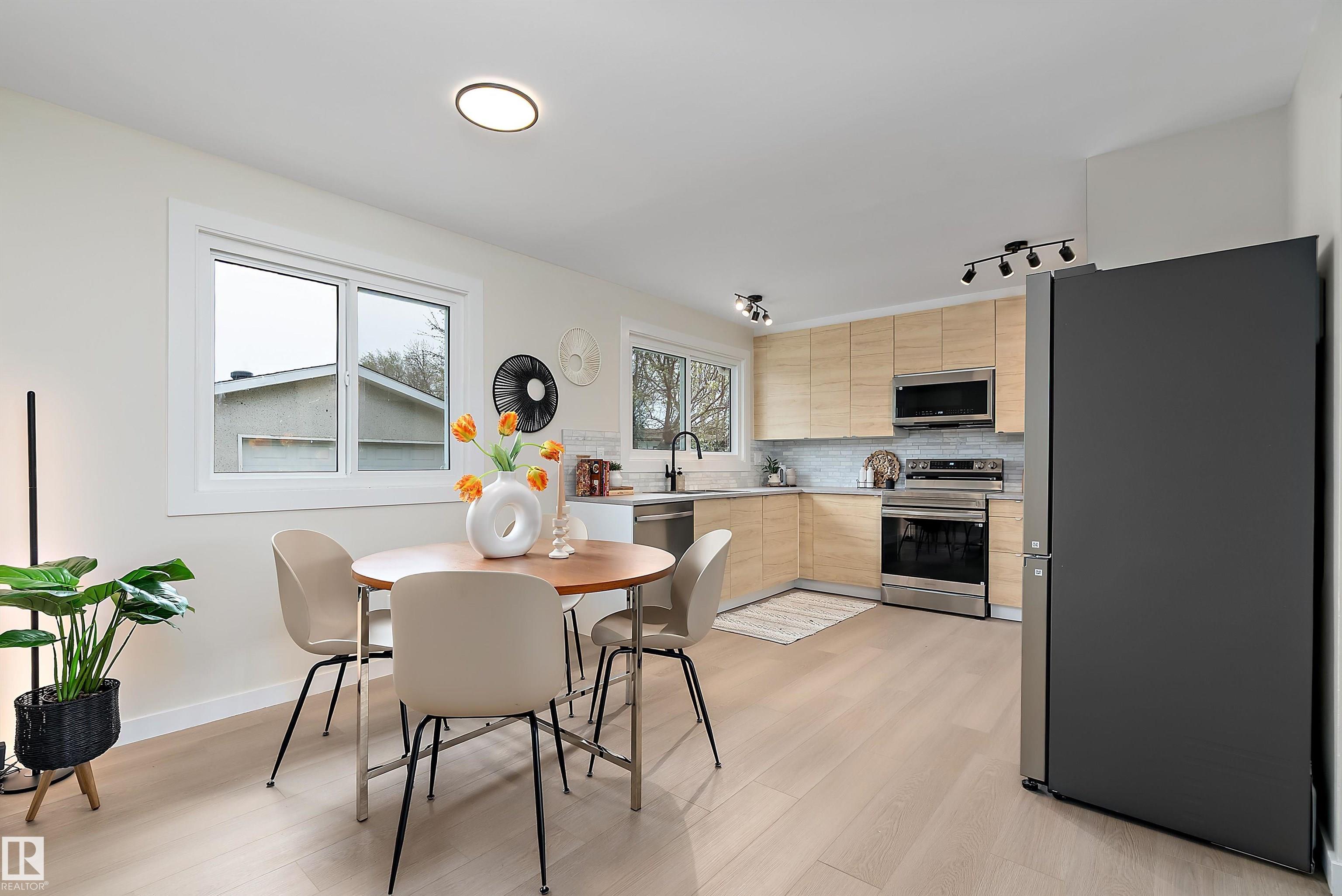 Photo 10 at 6411 152a Avenue NW, Mcleod, Edmonton