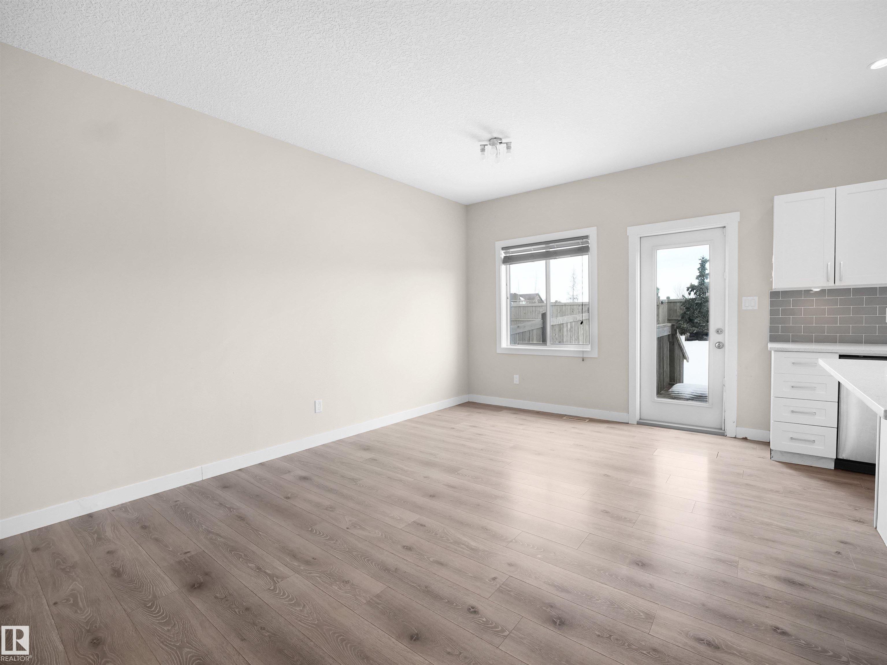 https://zimg.paragon.ice.com/ParagonImages/Property/PM/RAE/225401079/30/0/0/10bfec6113b1b59e5dead2376b402aa4/1/98c8879d570198e73f8be2ececad874b/225401079-55bbcfc5-b669-48e5-a05b-b94eff68c034.JPG