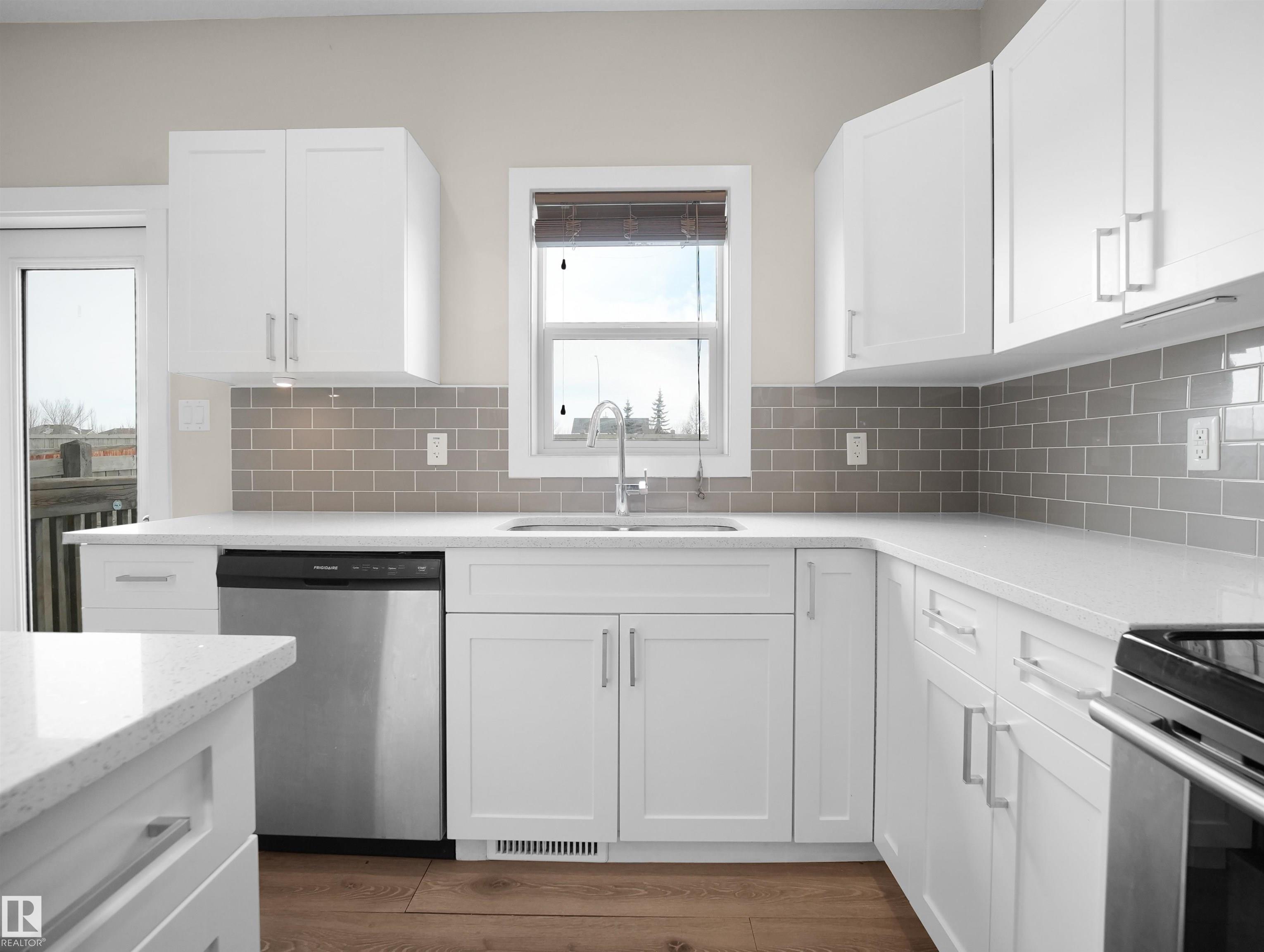 https://zimg.paragon.ice.com/ParagonImages/Property/PM/RAE/225401079/37/0/0/26a99314c71693c522686c93724b2e7d/1/98c8879d570198e73f8be2ececad874b/225401079-15710631-1021-4dee-8fa9-6cd65167fb10.JPG