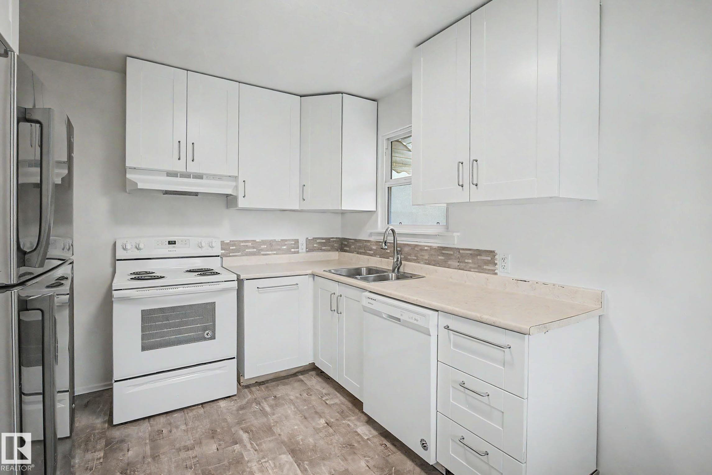 Photo 13 at 9276 86 Street NW, Strathearn, Edmonton