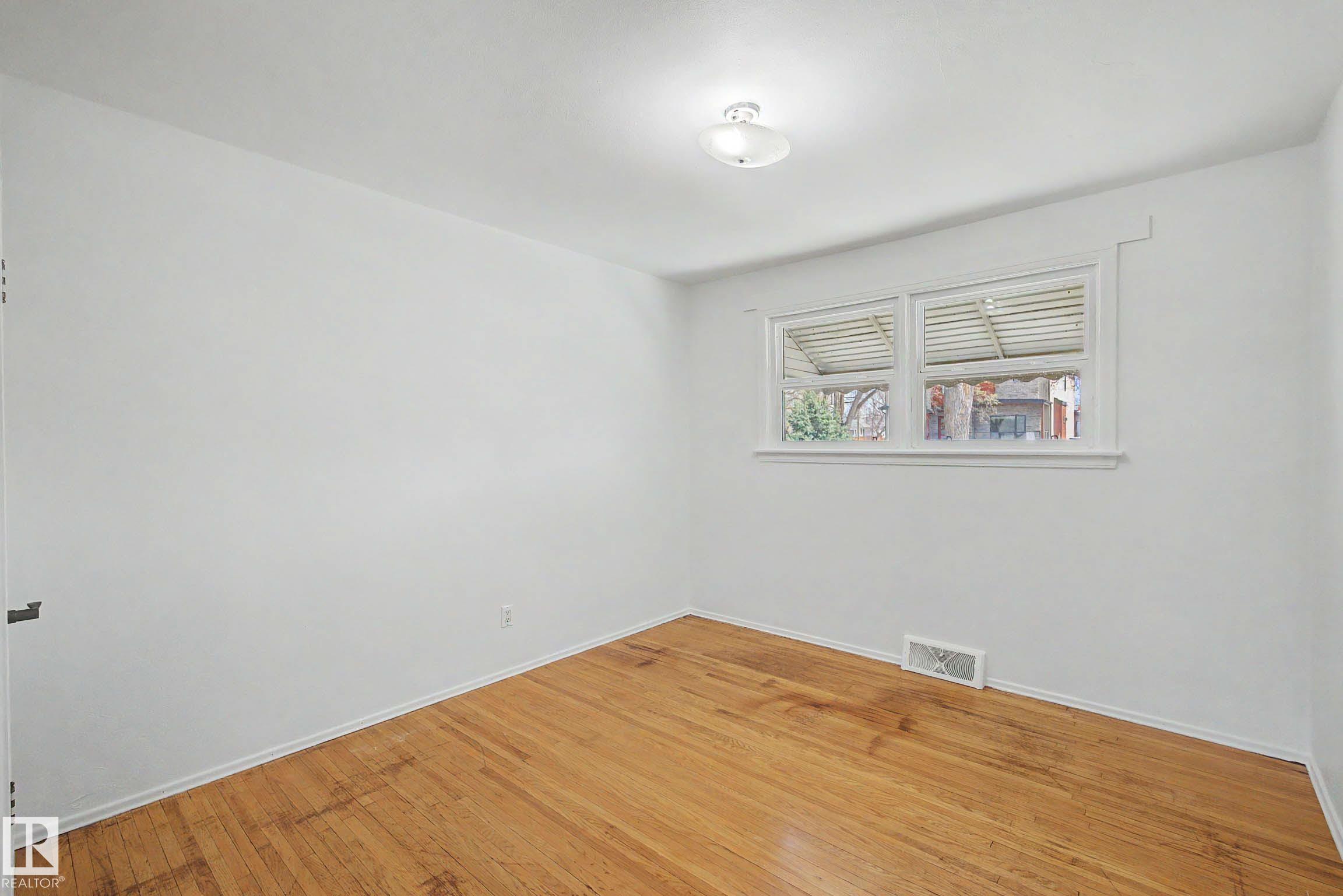 https://zimg.paragon.ice.com/ParagonImages/Property/PM/RAE/225401080/15/0/0/2f17bee0c19103df1a792eea48a6218d/1/dfd52fd556dc3b5cf0edc8708ce38378/225401080-ff68beec-221f-4075-863f-7831532b3ab9.JPG