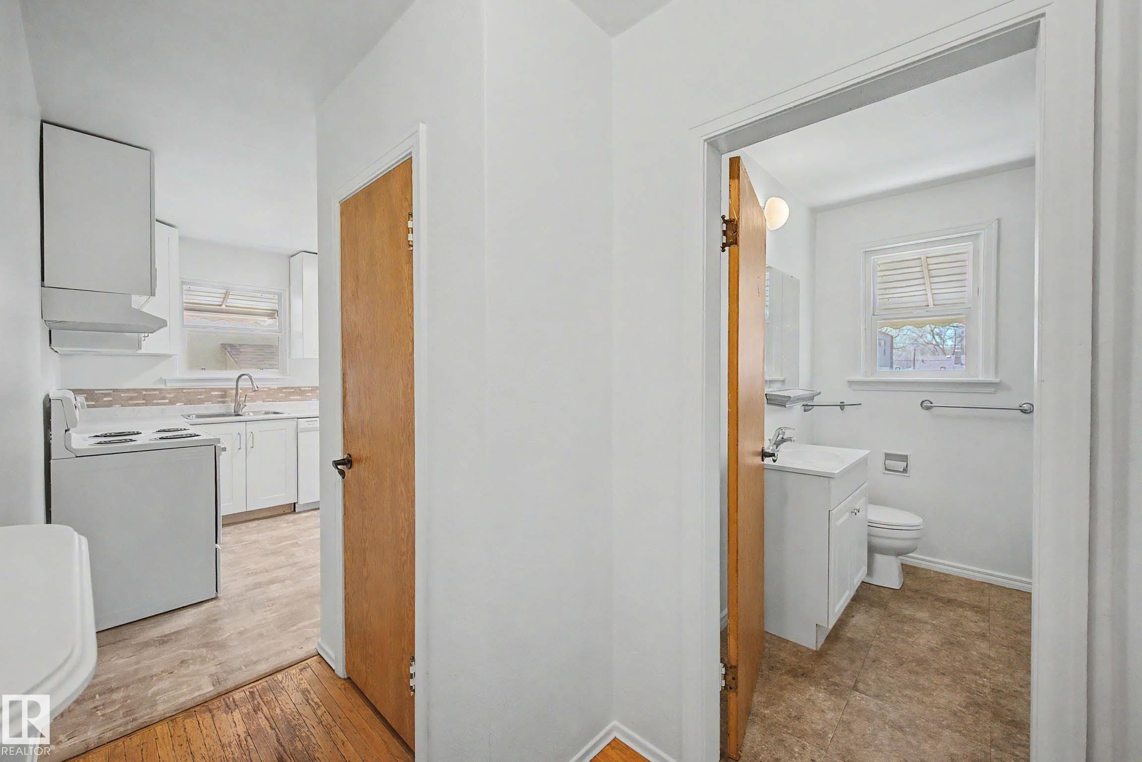 Photo 8 at 9276 86 Street NW, Strathearn, Edmonton