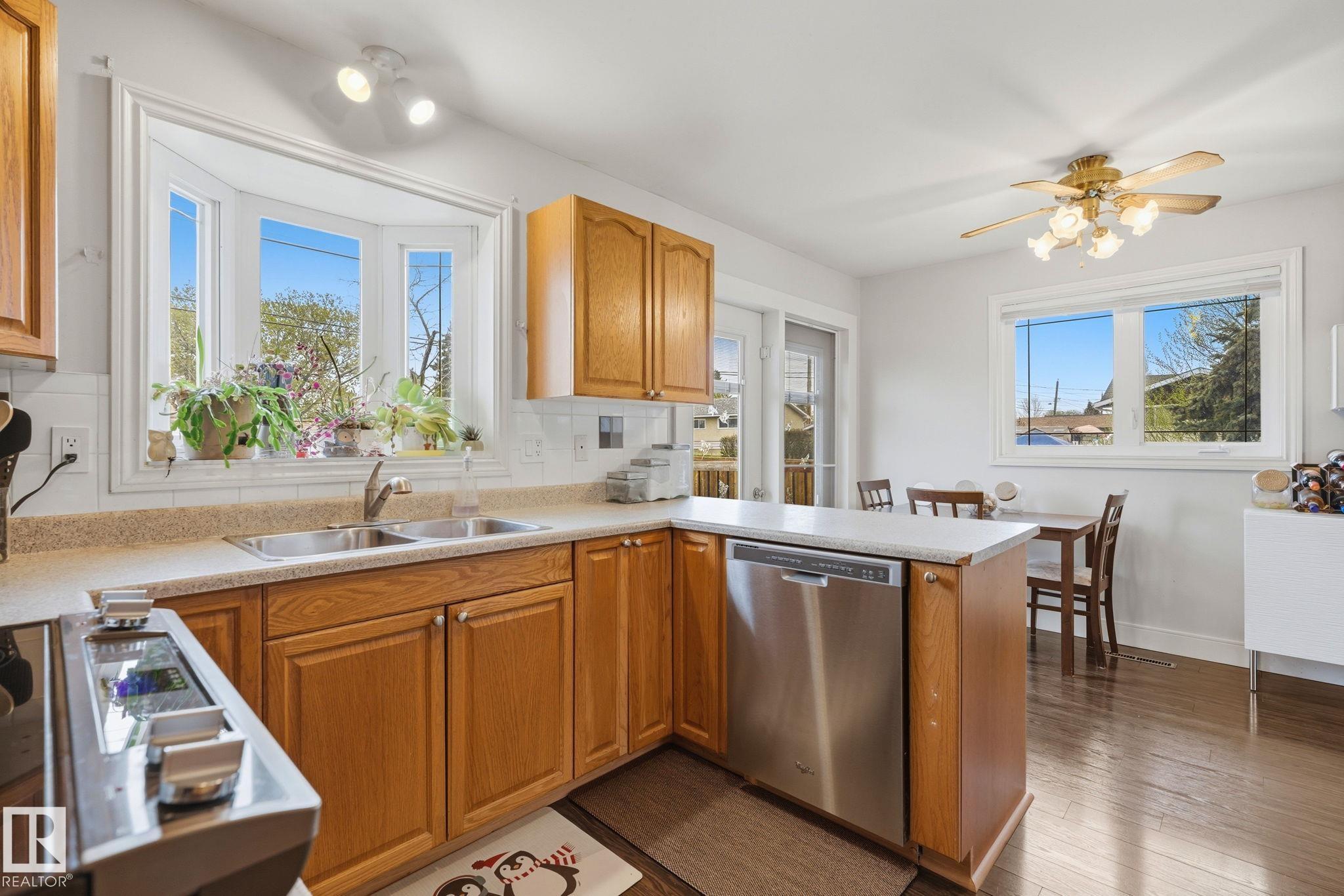 Photo 8 at 6219 134 Avenue NW, Belvedere, Edmonton
