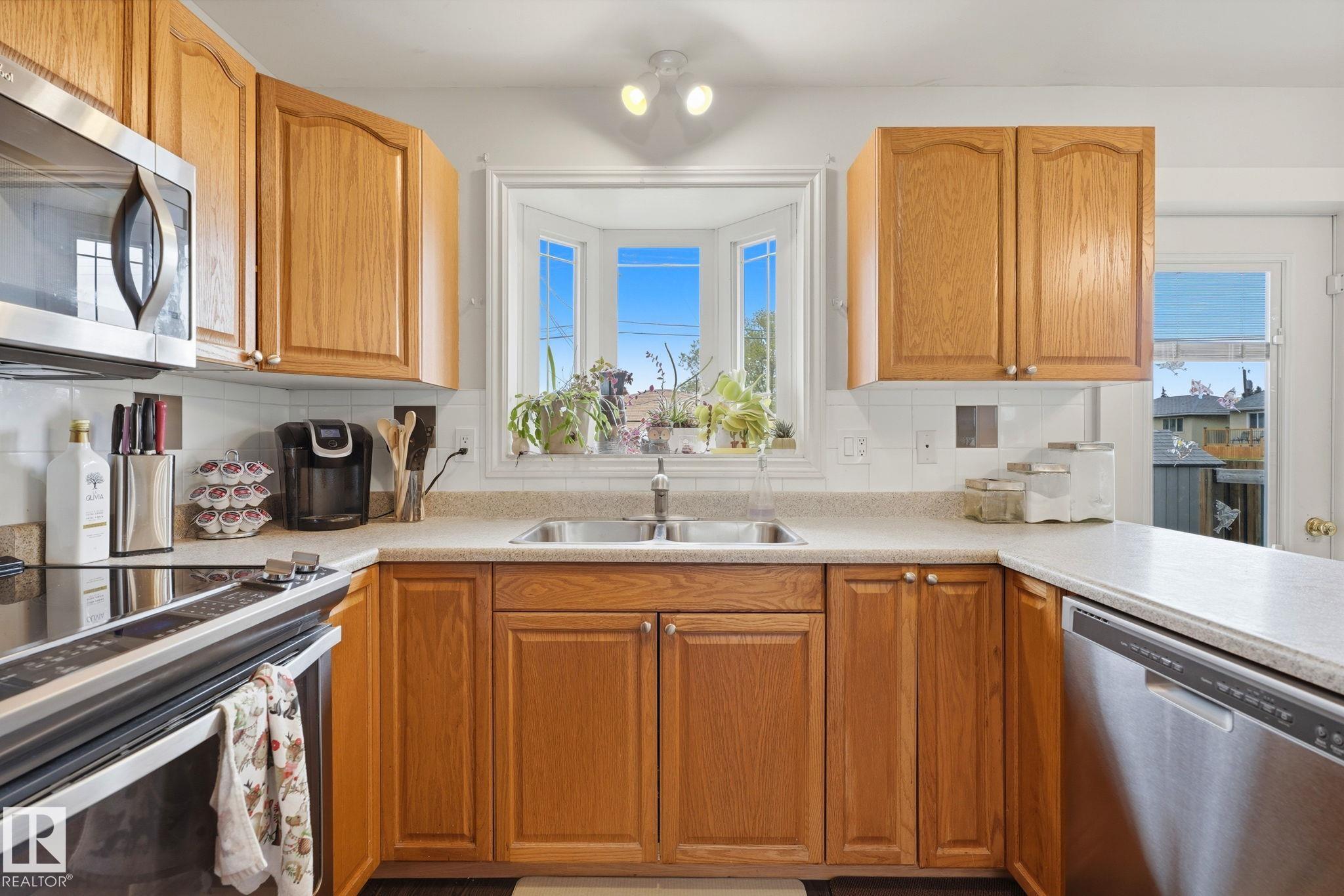 Photo 9 at 6219 134 Avenue NW, Belvedere, Edmonton