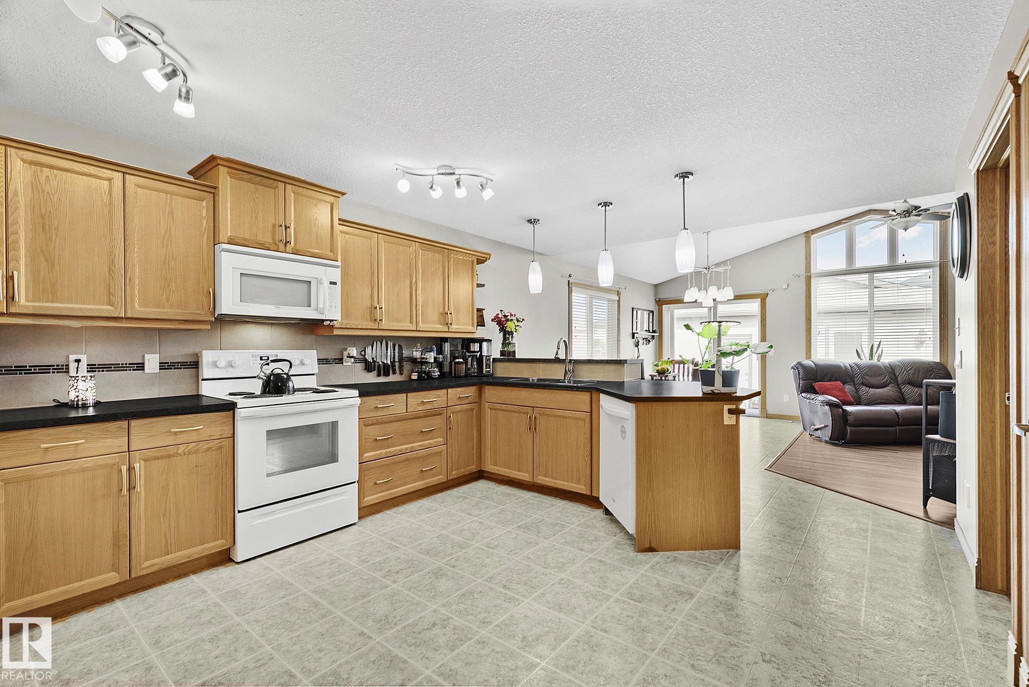 Photo 11 at 98 Hewitt Circle, Harvest Ridge, Spruce Grove