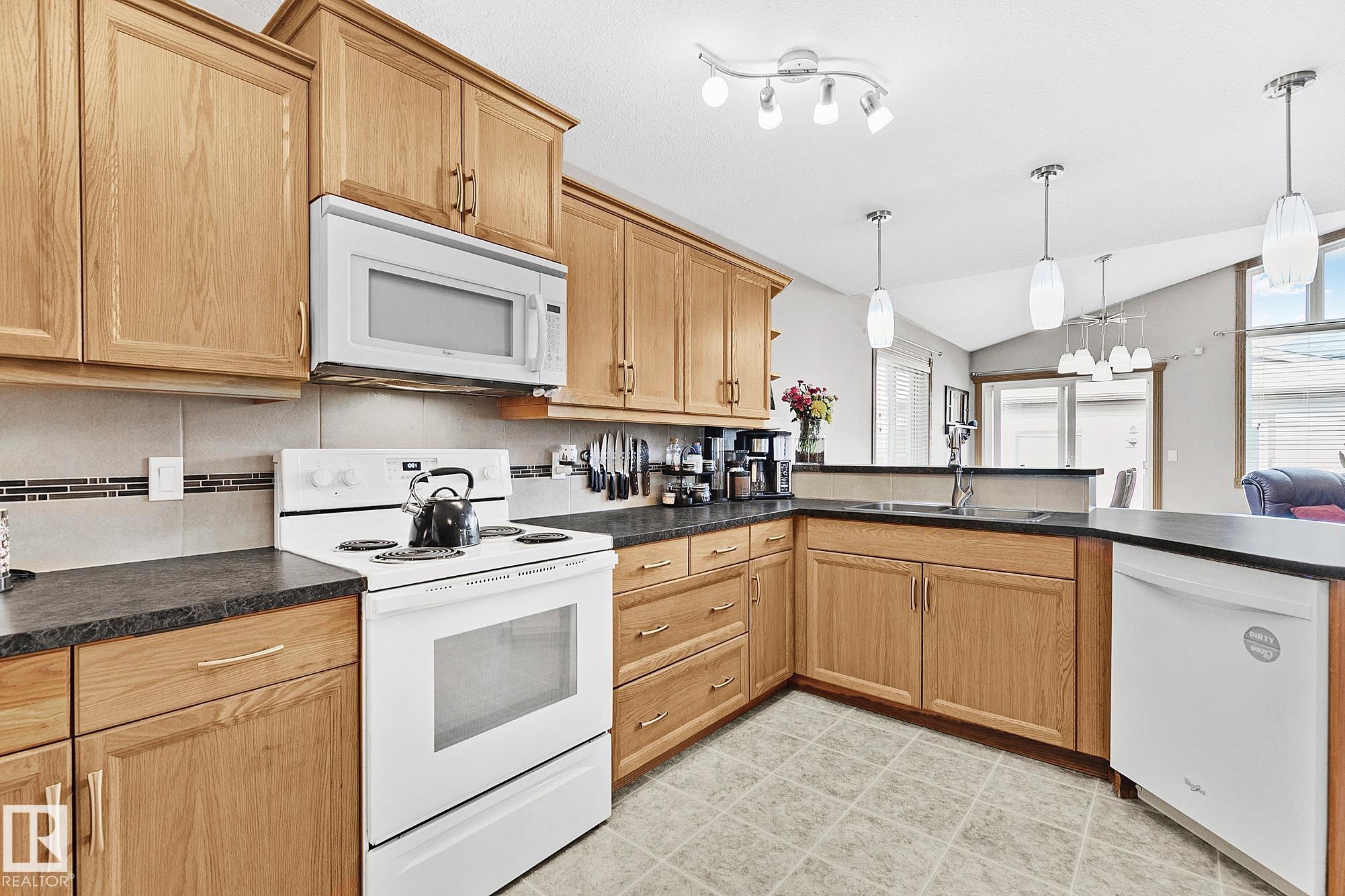 Photo 13 at 98 Hewitt Circle, Harvest Ridge, Spruce Grove