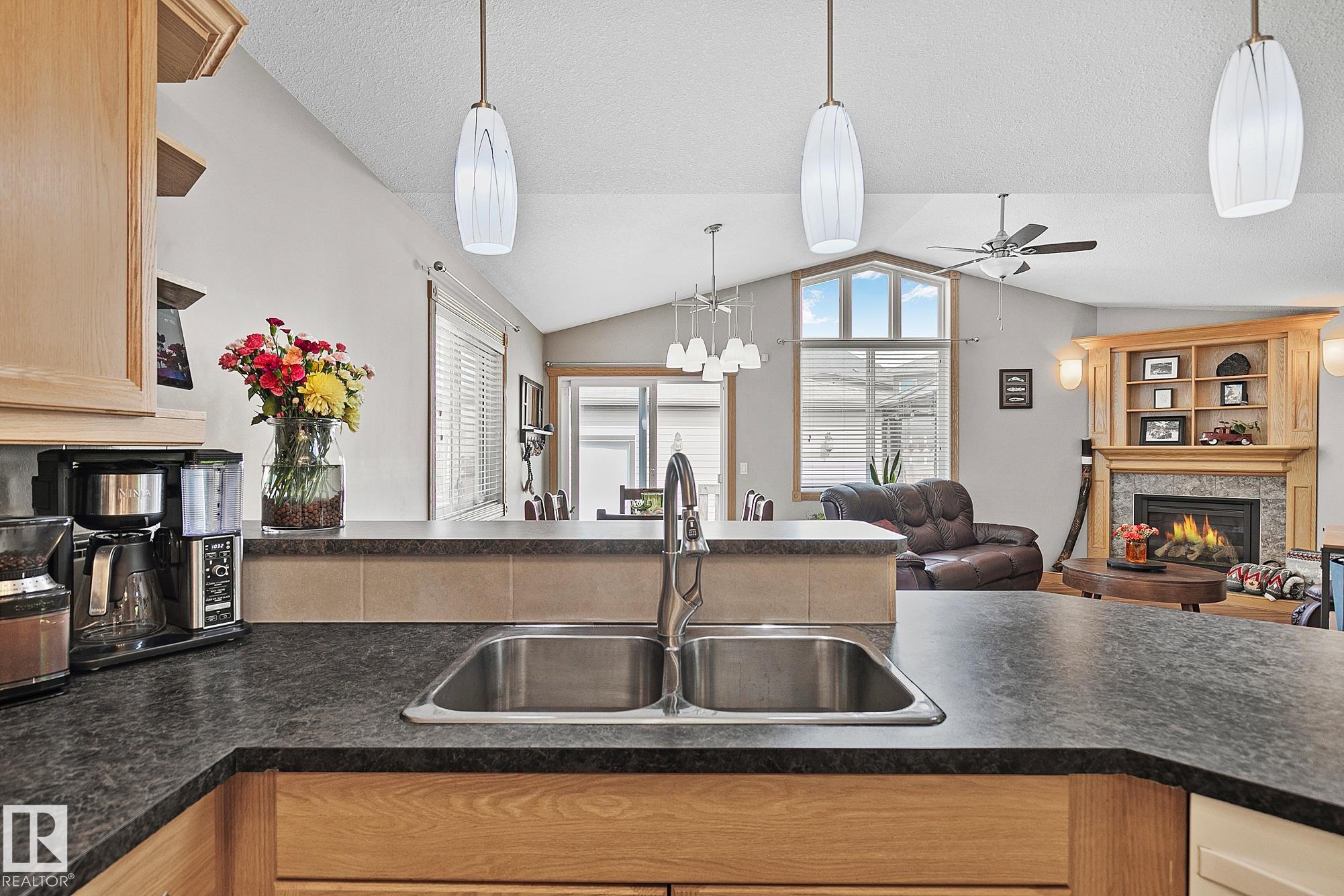 Photo 10 at 98 Hewitt Circle, Harvest Ridge, Spruce Grove
